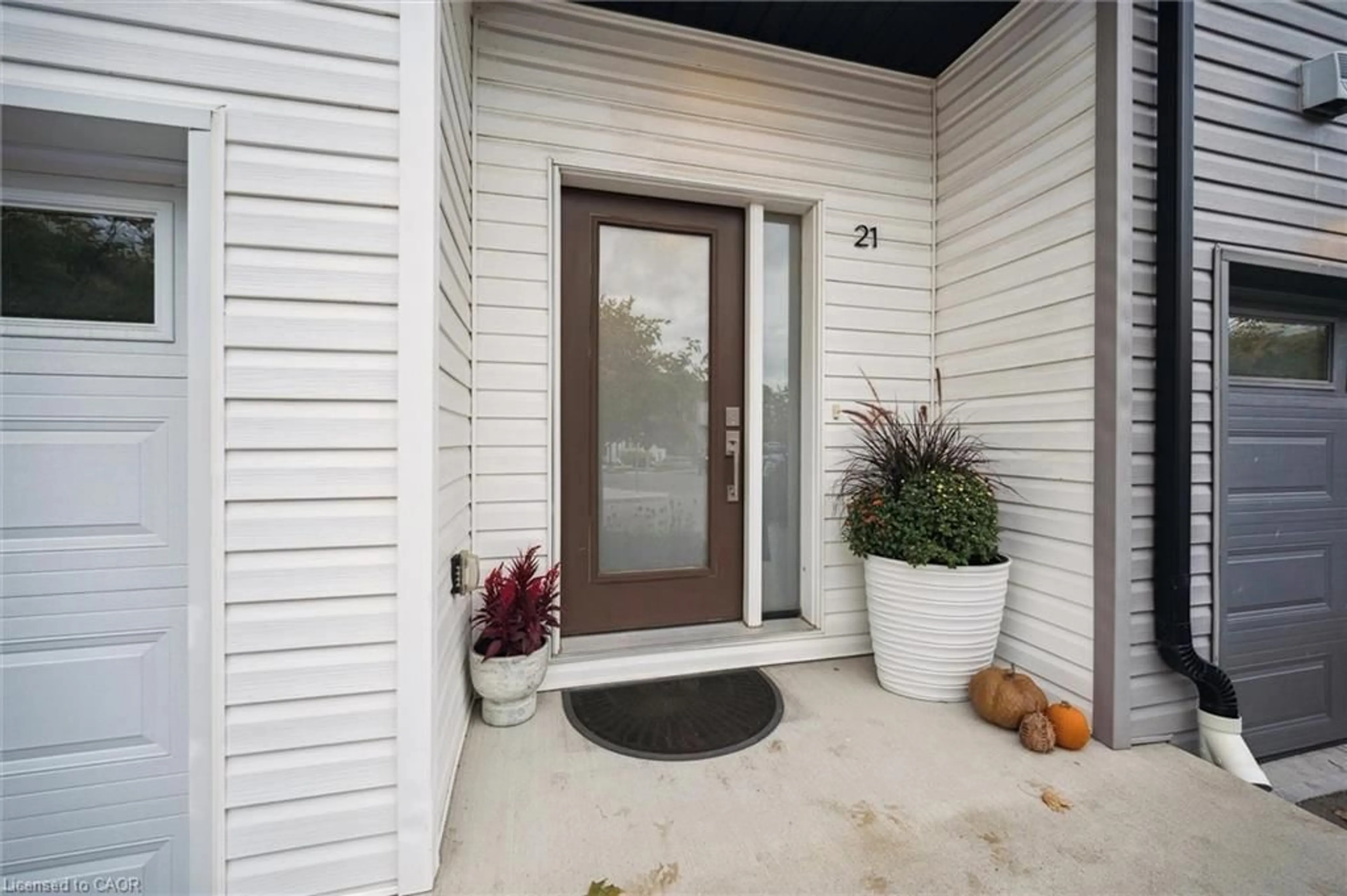 Indoor entryway for 110 Fergus Ave Ave #21, Kitchener Ontario N2K 0K9