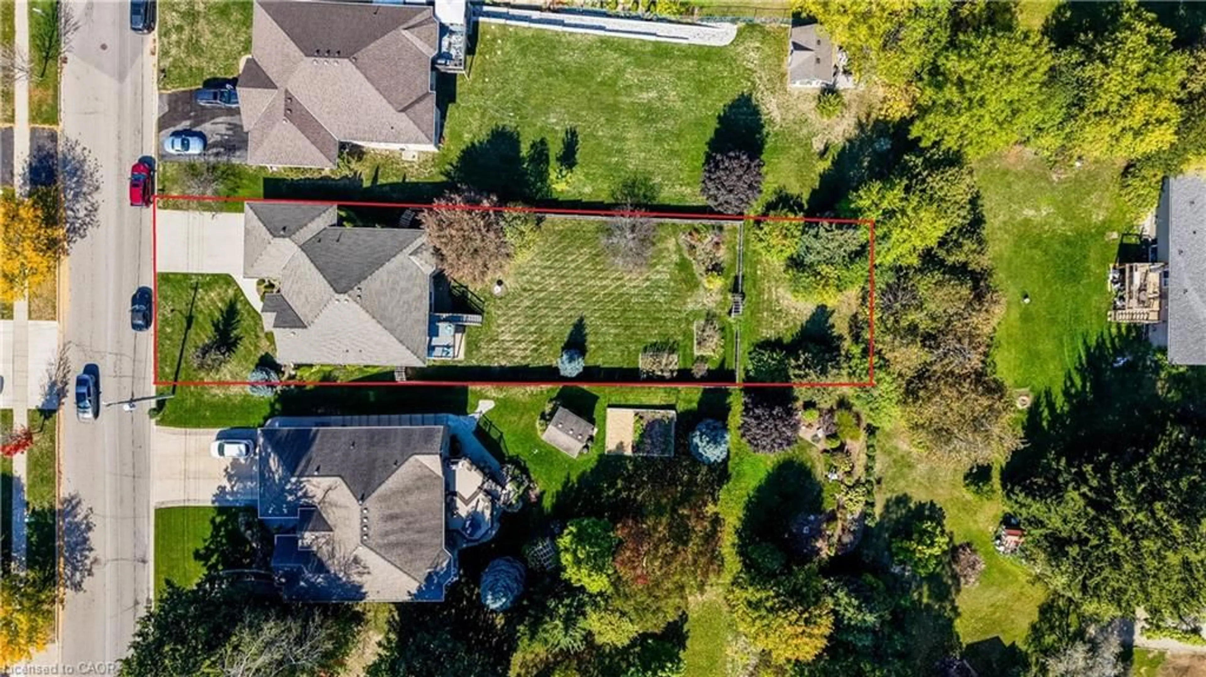 A pic from outside/outdoor area/front of a property/back of a property/a pic from drone, street for 430 Caryndale Dr, Kitchener Ontario N2R 1M8