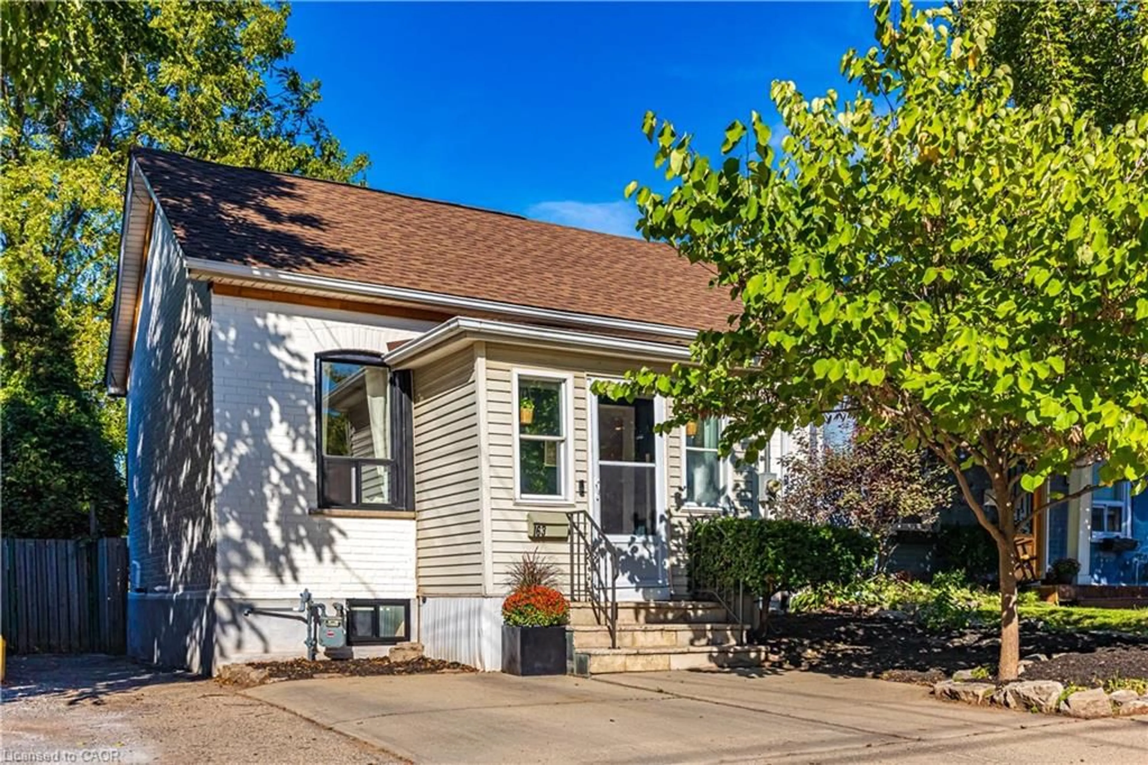 Home with vinyl exterior material, street for 163 Ferrie St, Hamilton Ontario L8L 3T4