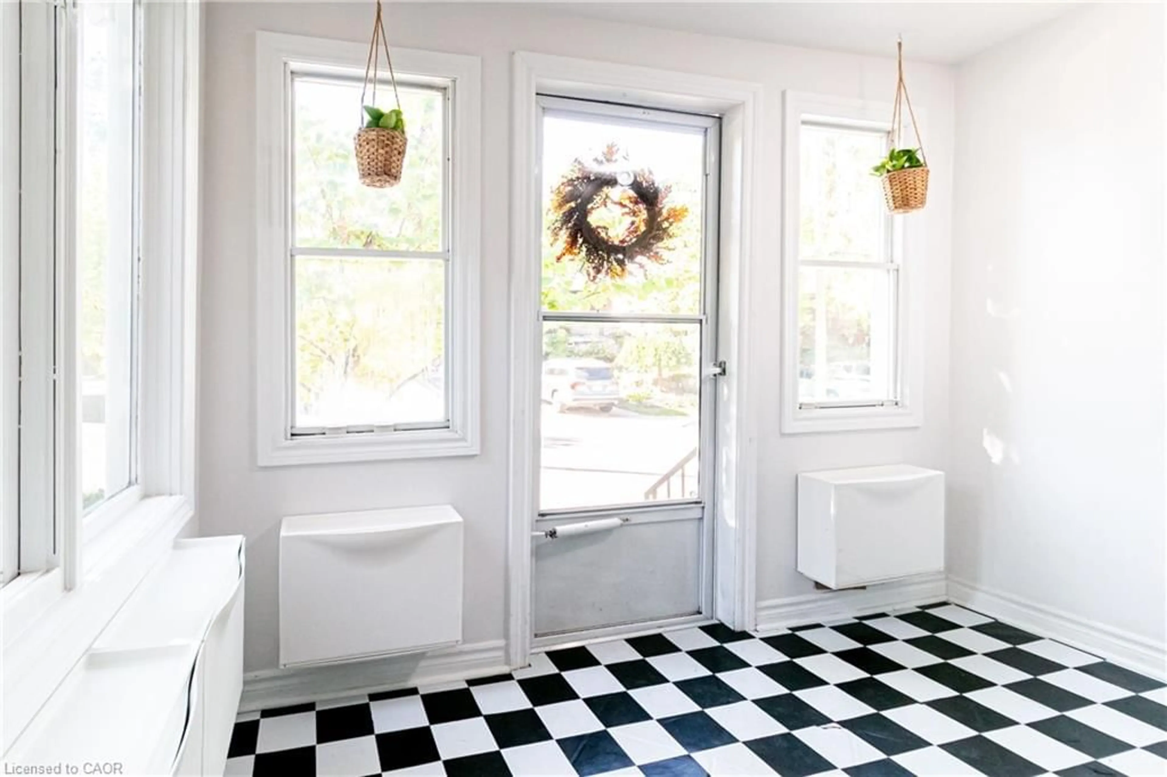 Indoor entryway for 163 Ferrie St, Hamilton Ontario L8L 3T4