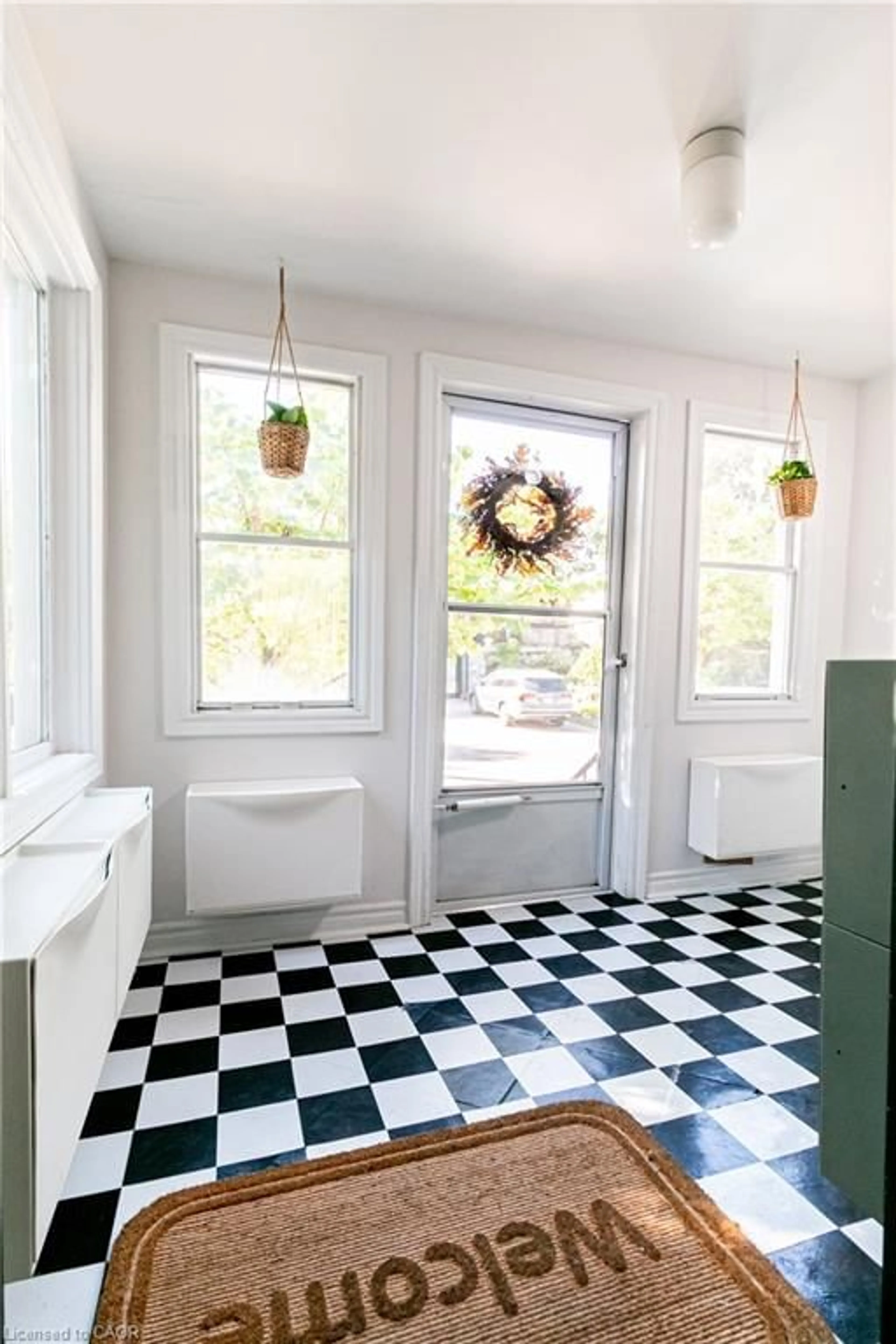 Indoor entryway for 163 Ferrie St, Hamilton Ontario L8L 3T4
