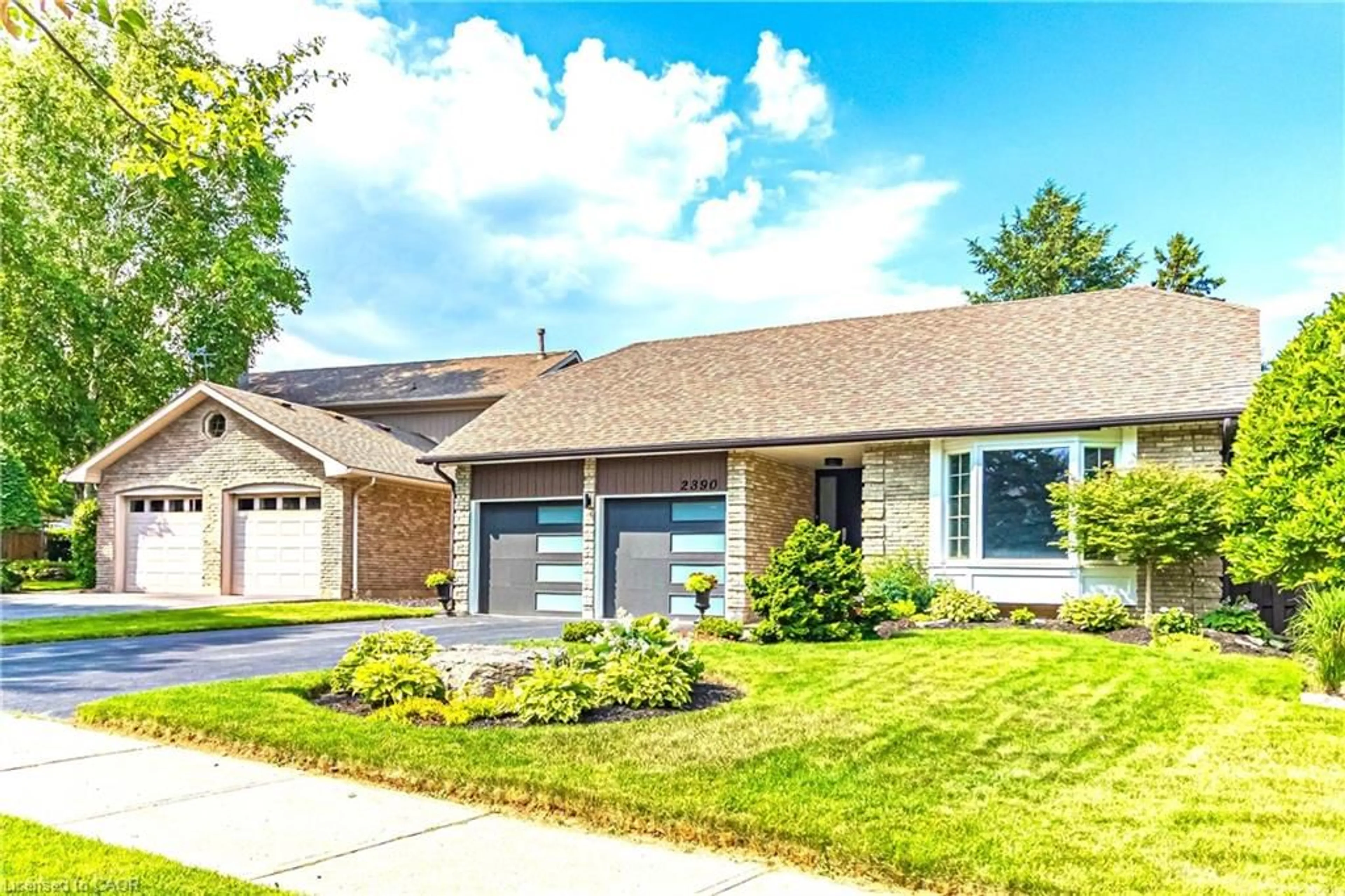Home with brick exterior material, street for 2390 Sinclair Cir, Burlington Ontario L7P 3C3