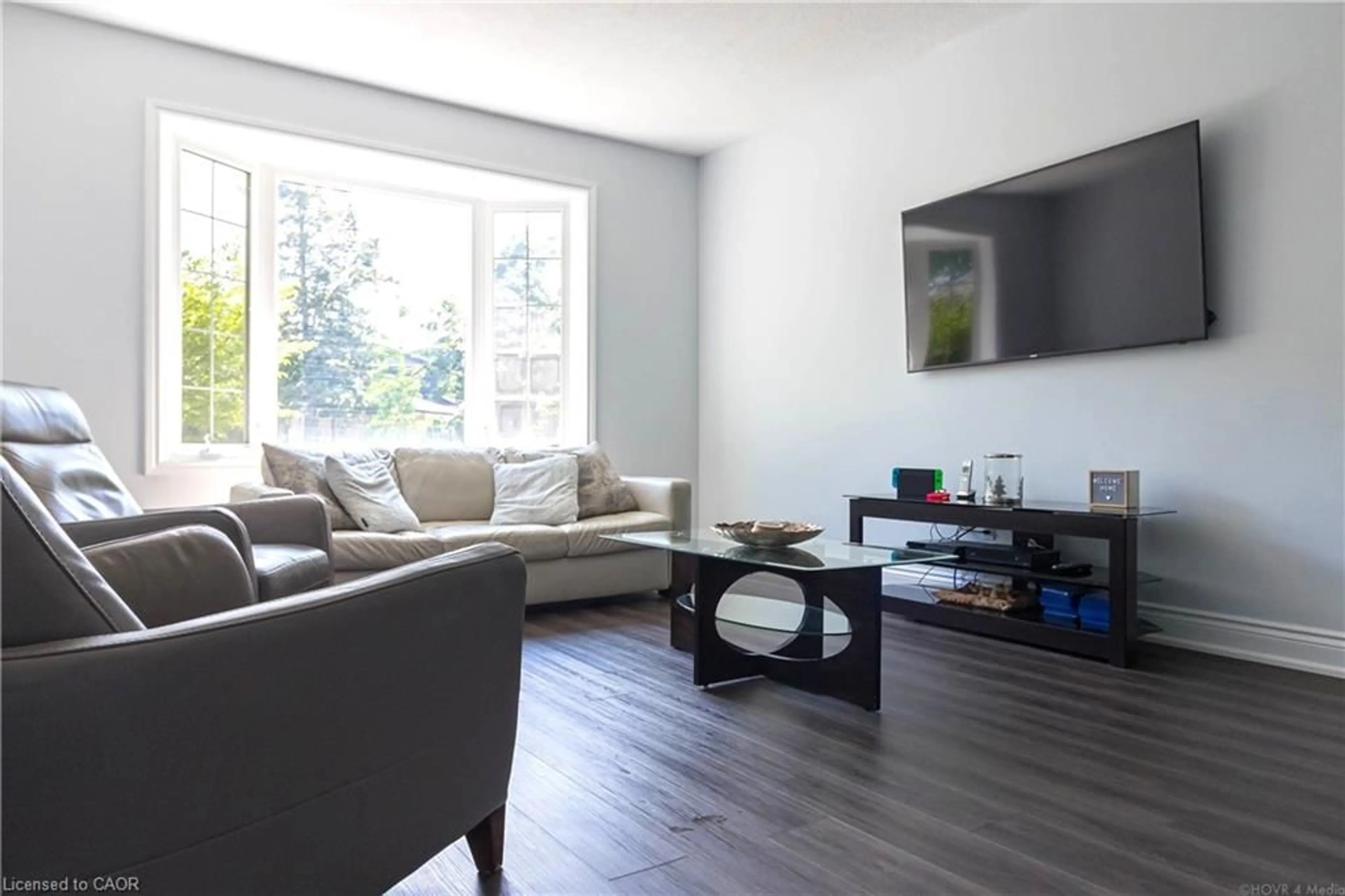 Living room with furniture, wood/laminate floor for 2390 Sinclair Cir, Burlington Ontario L7P 3C3