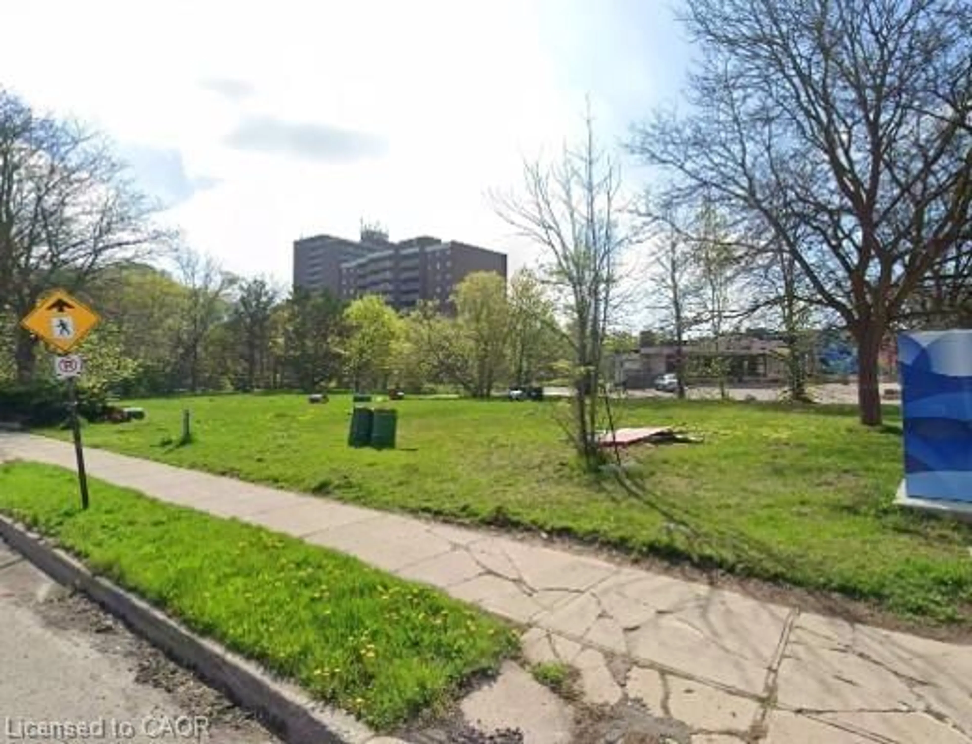 A pic from outside/outdoor area/front of a property/back of a property/a pic from drone, street for 115 Union Blvd, Kitchener Ontario N2M 2S1