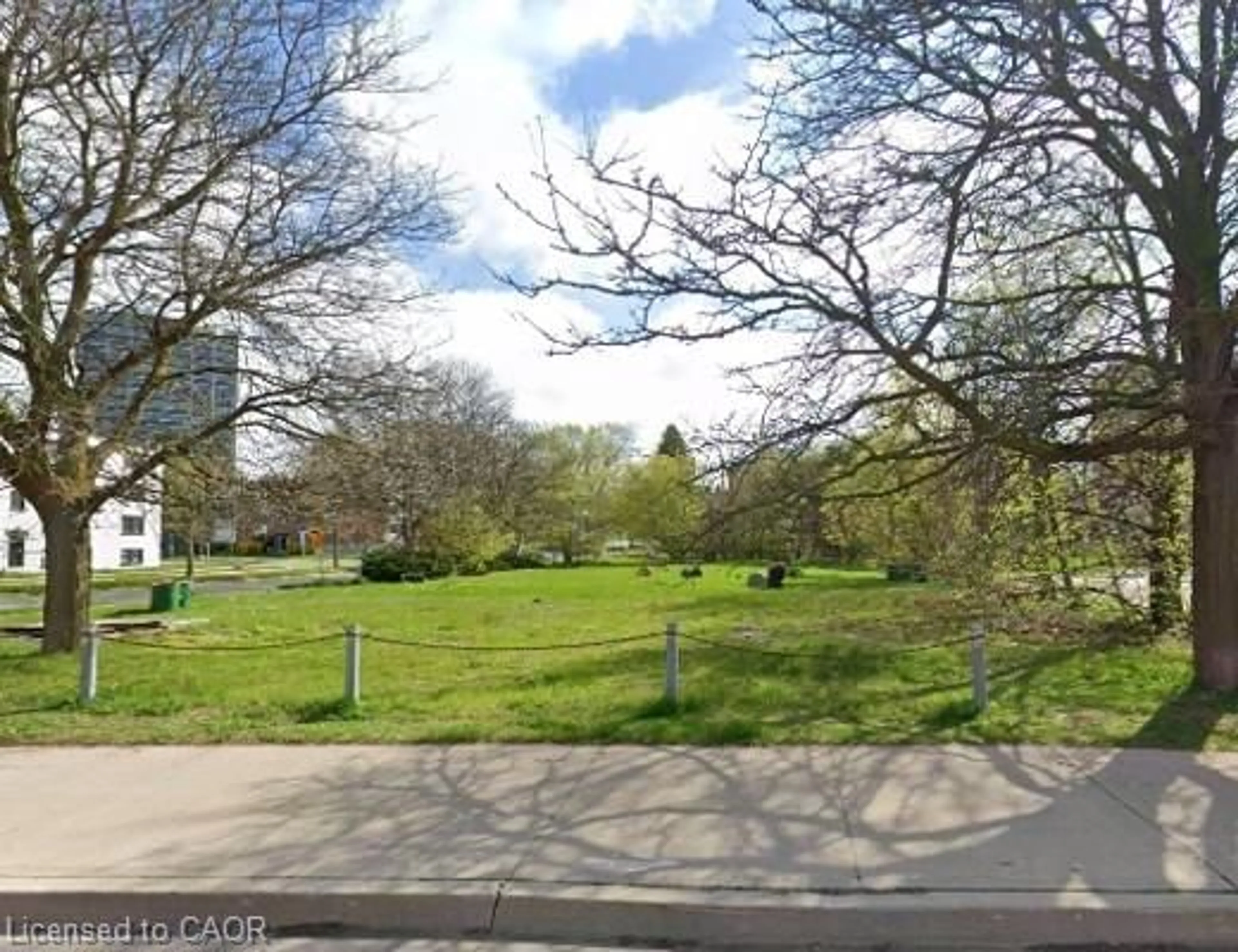 A pic from outside/outdoor area/front of a property/back of a property/a pic from drone, street for 115 Union Blvd, Kitchener Ontario N2M 2S1