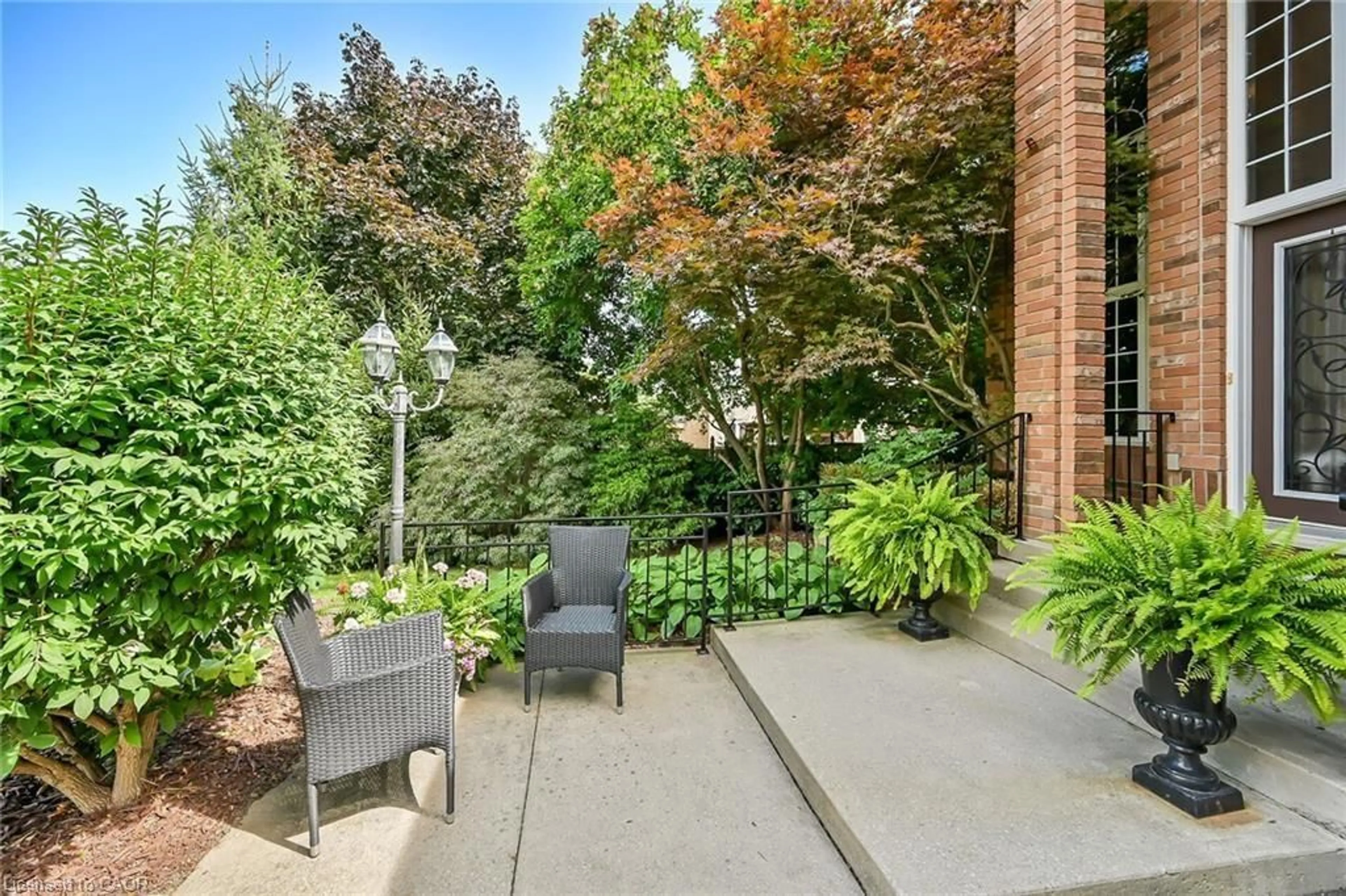 Patio, street for 15 Pelham Dr, Ancaster Ontario L9K 1L4