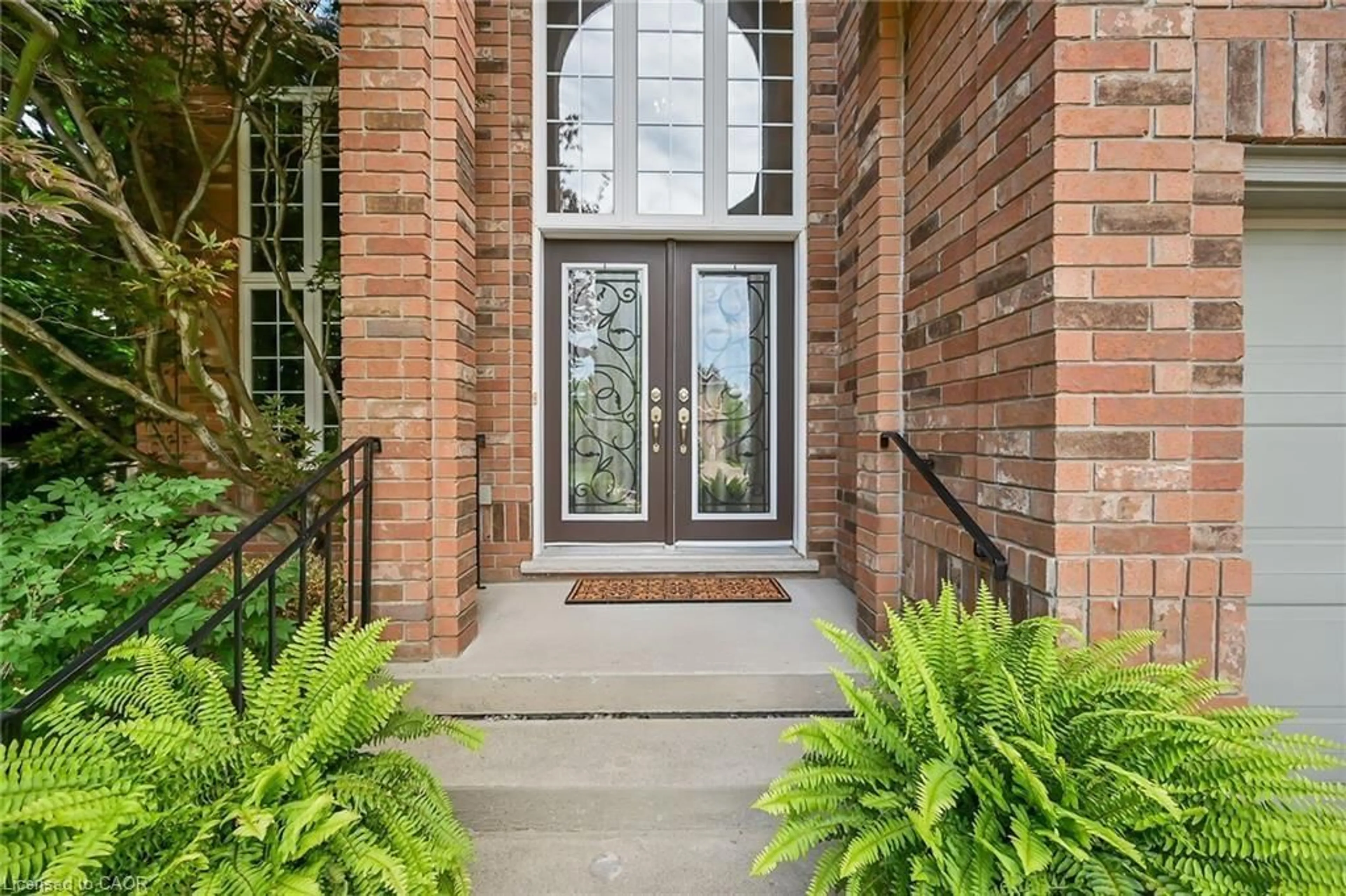 Indoor entryway for 15 Pelham Dr, Ancaster Ontario L9K 1L4