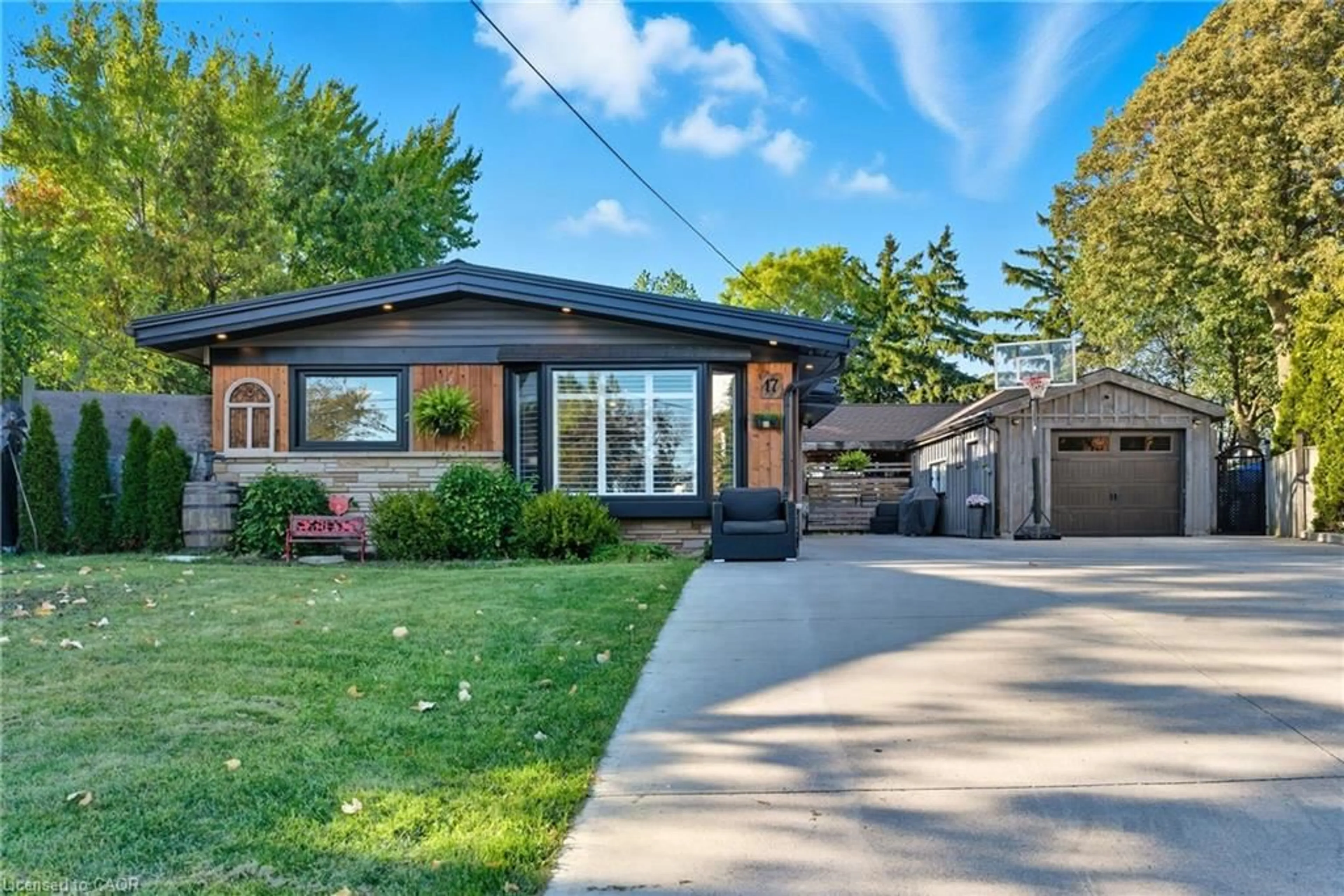 Home with vinyl exterior material, street for 17 Carmen Ave, Hamilton Ontario L8V 2H5