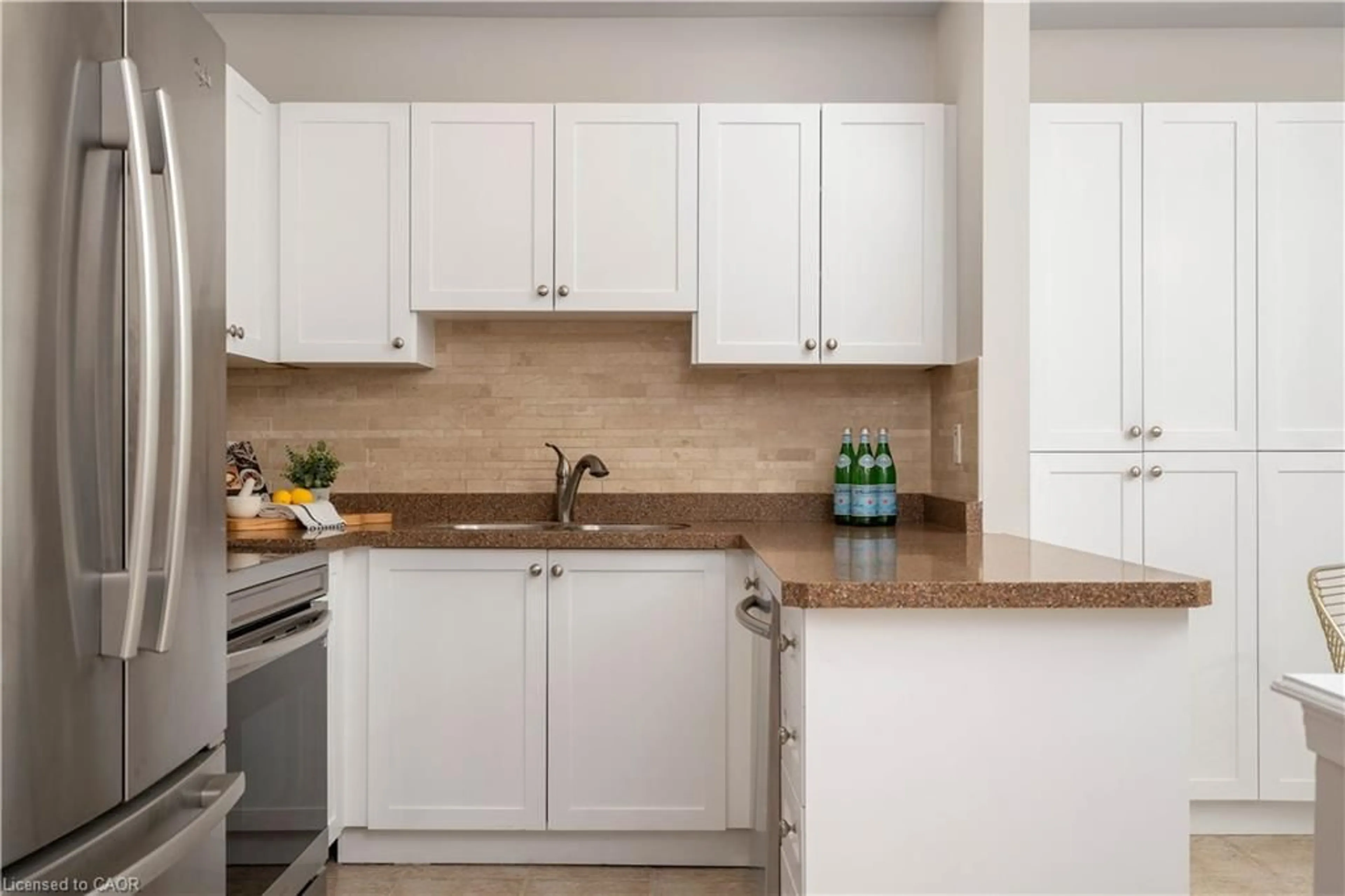 Standard kitchen, unknown for 1130 Cawthra Rd #32, Mississauga Ontario L5G 4V7