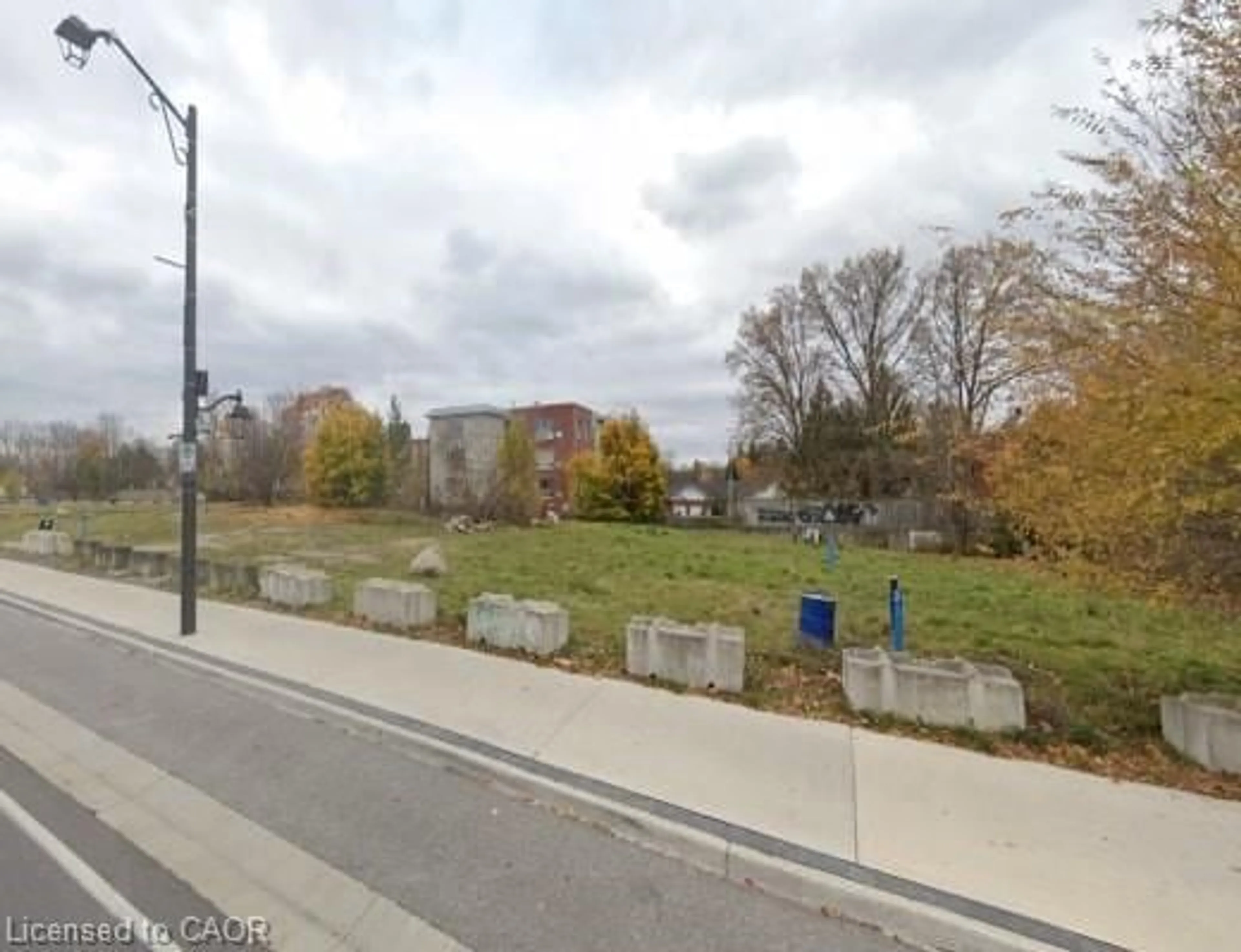 A pic from outside/outdoor area/front of a property/back of a property/a pic from drone, street for 986 & 1030 King St, Cambridge Ontario N3H 3K7