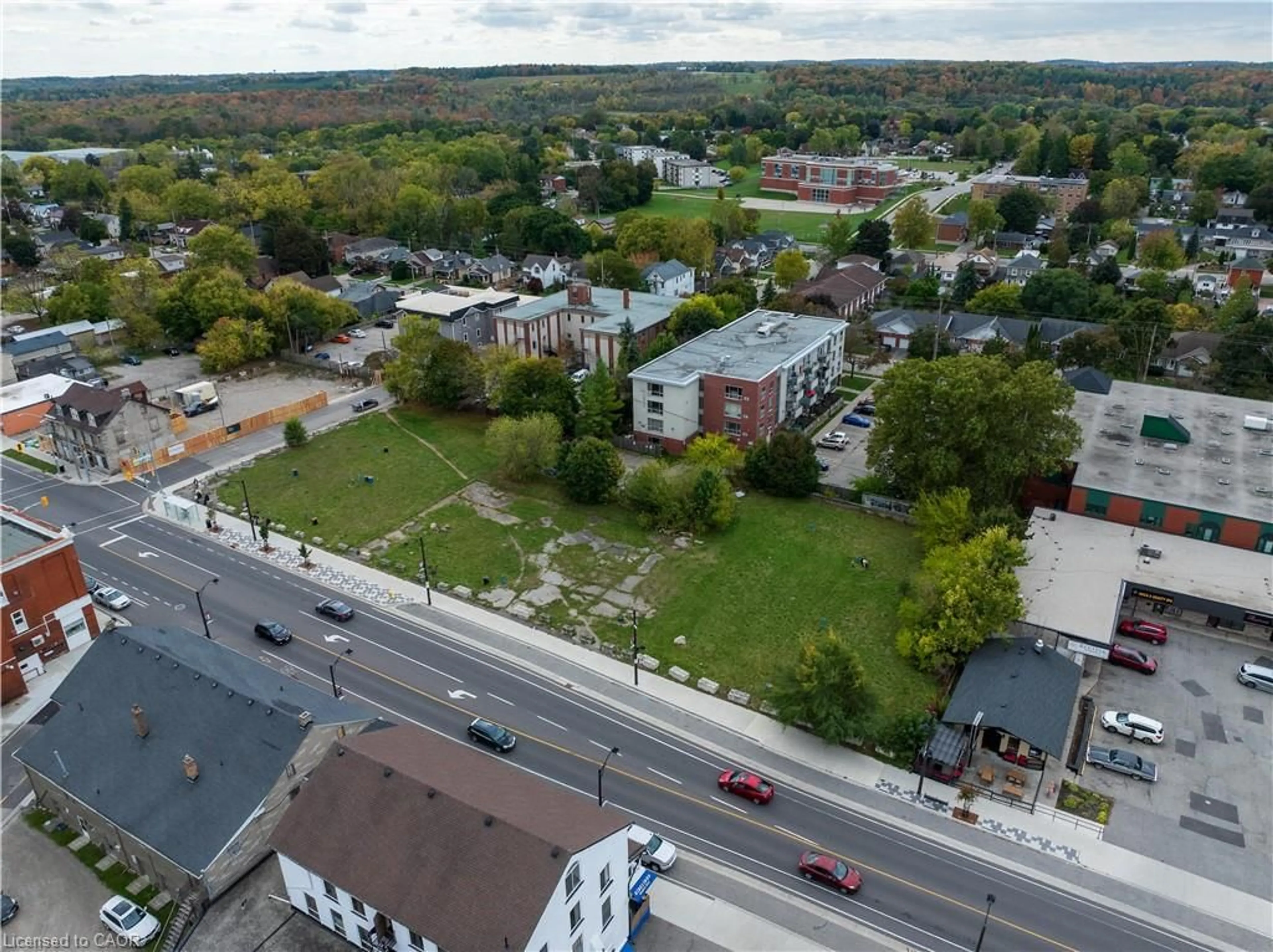 A pic from outside/outdoor area/front of a property/back of a property/a pic from drone, city buildings view from balcony for 986 & 1030 King St, Cambridge Ontario N3H 3K7