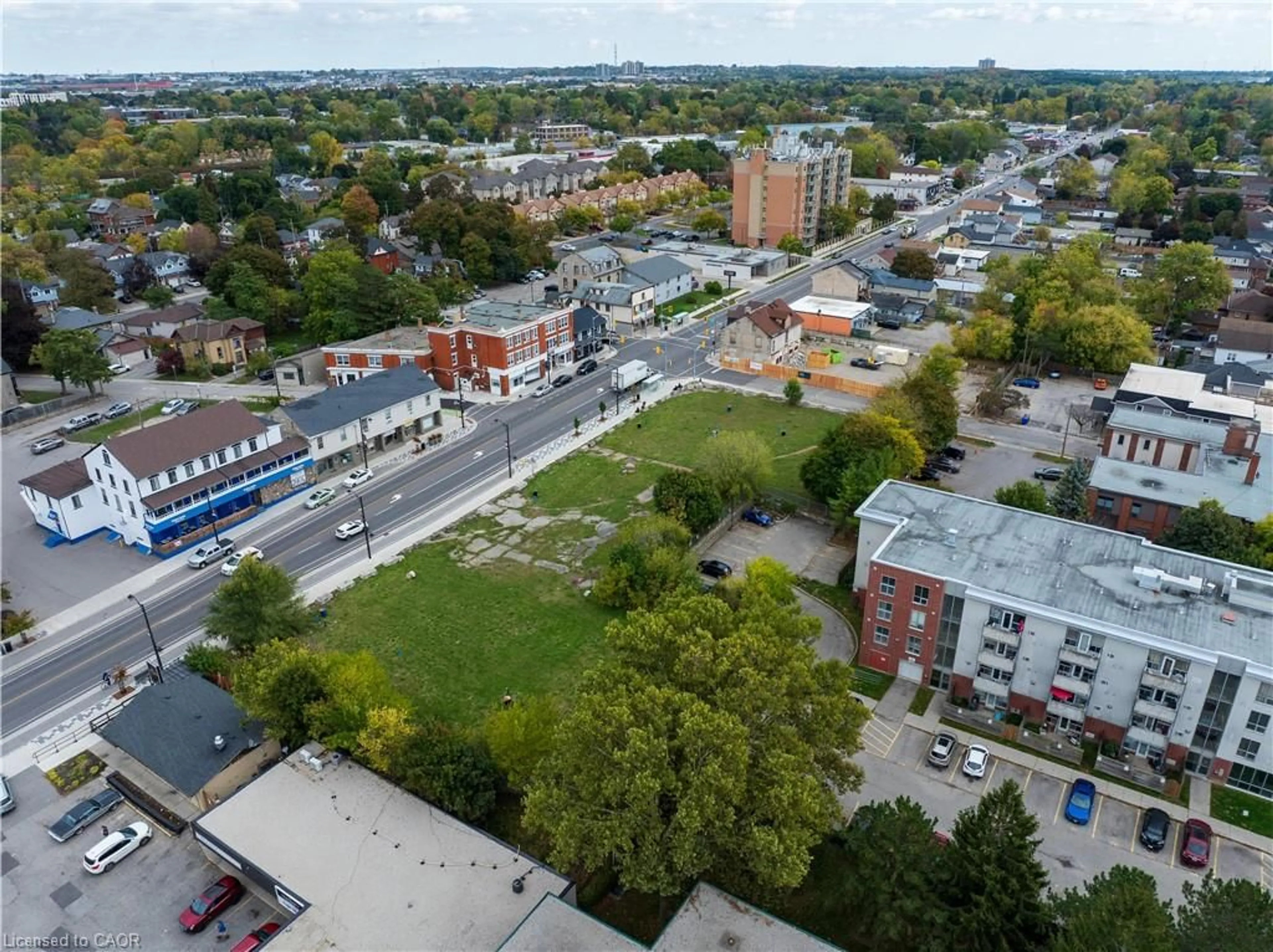 A pic from outside/outdoor area/front of a property/back of a property/a pic from drone, street for 986 & 1030 King St, Cambridge Ontario N3H 3K7