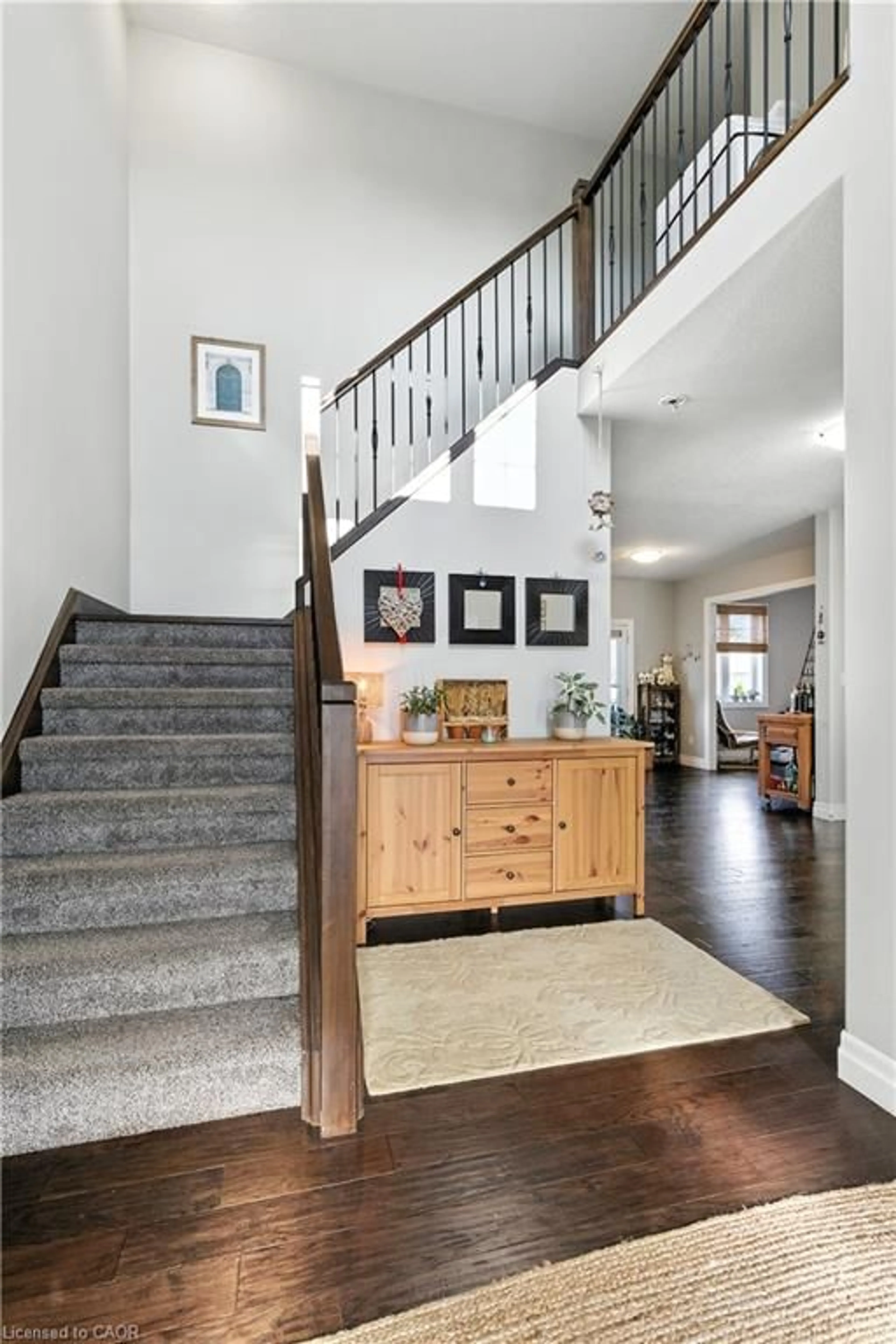 Indoor entryway for 10 Honey BEND, St. Thomas Ontario N5P 3S6