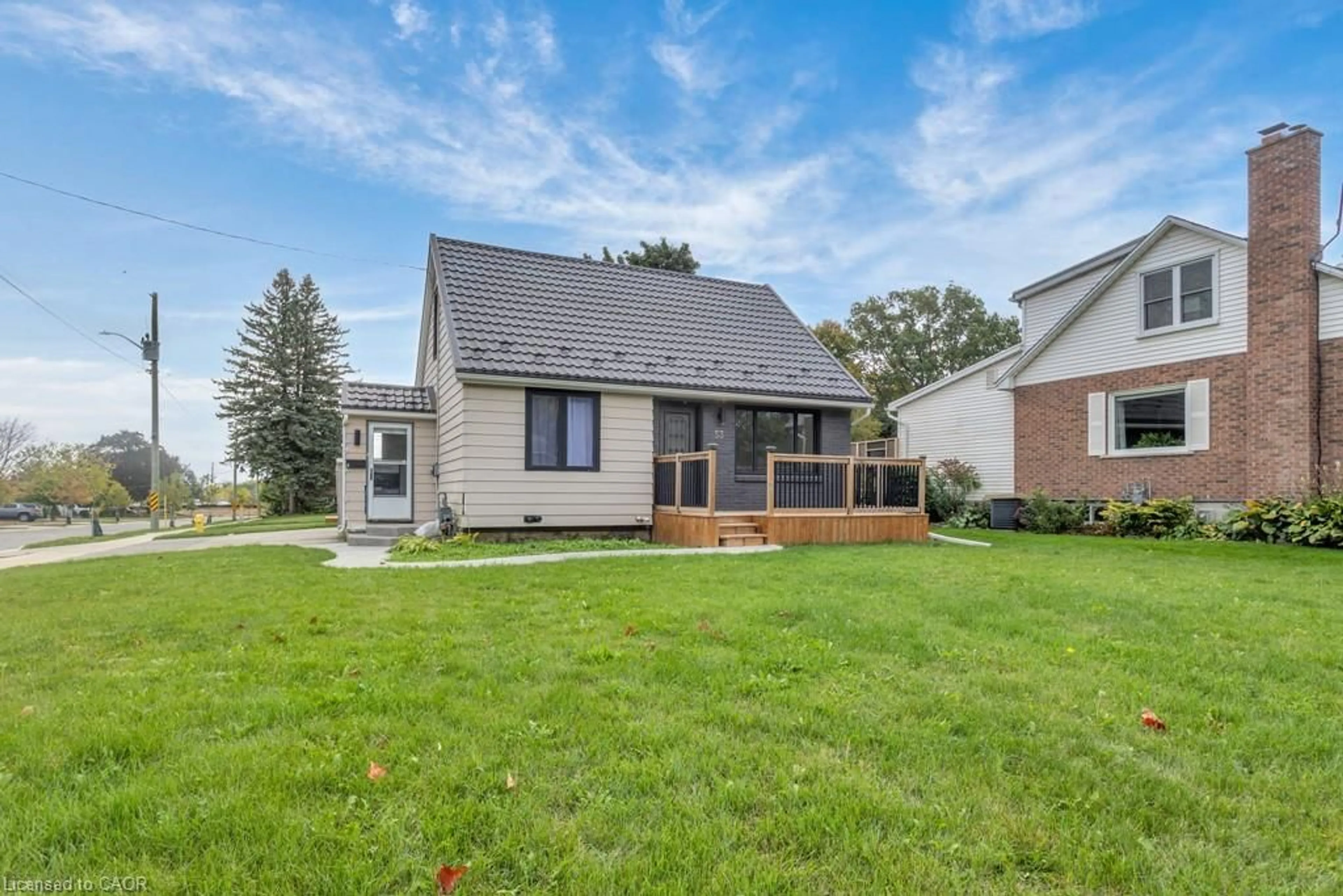 Home with vinyl exterior material, street for 53 Duke St, Elmira Ontario N3B 2X6