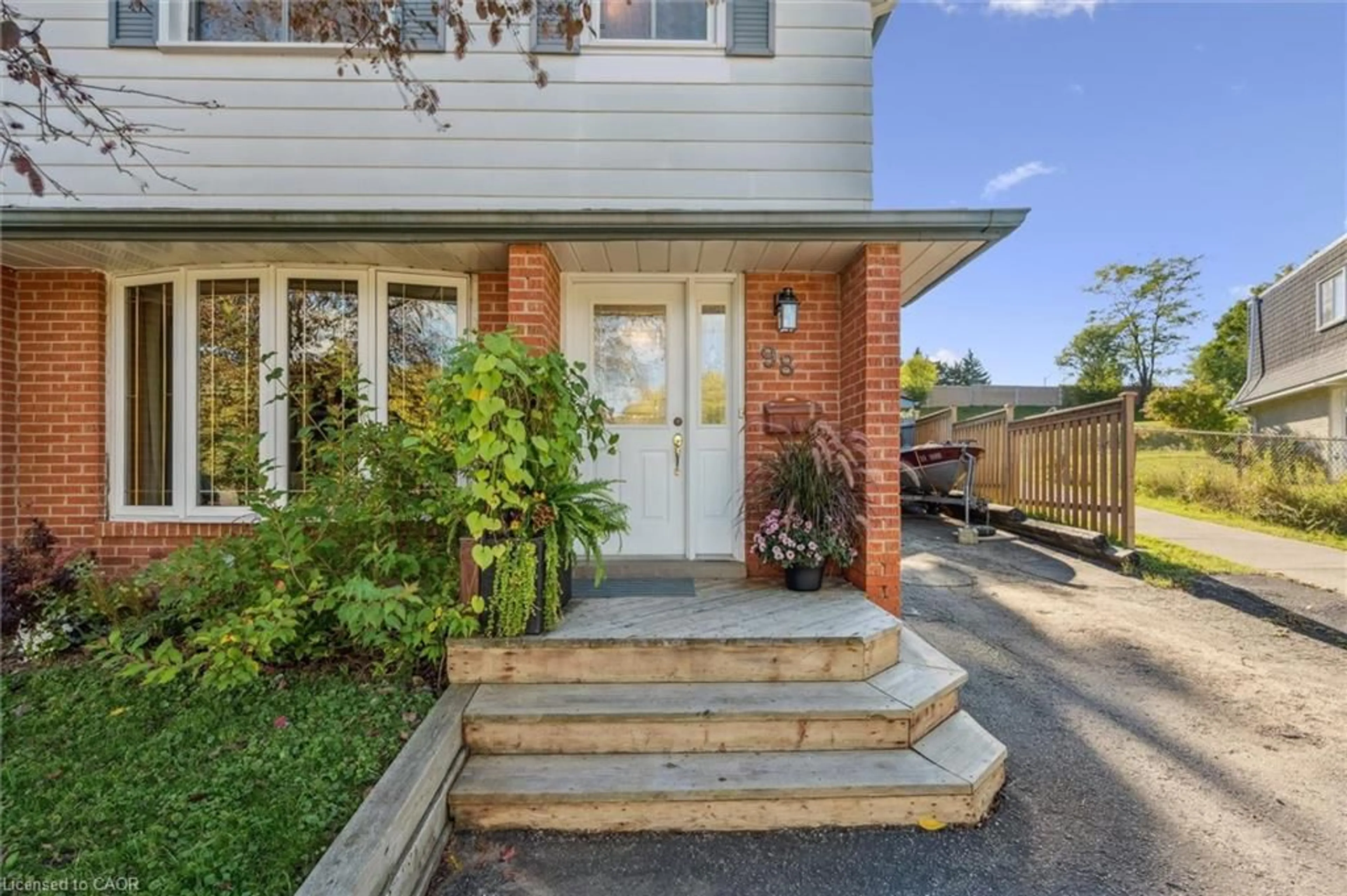 Home with brick exterior material, street for 98 Shadeland Cres, Kitchener Ontario N2M 2H9