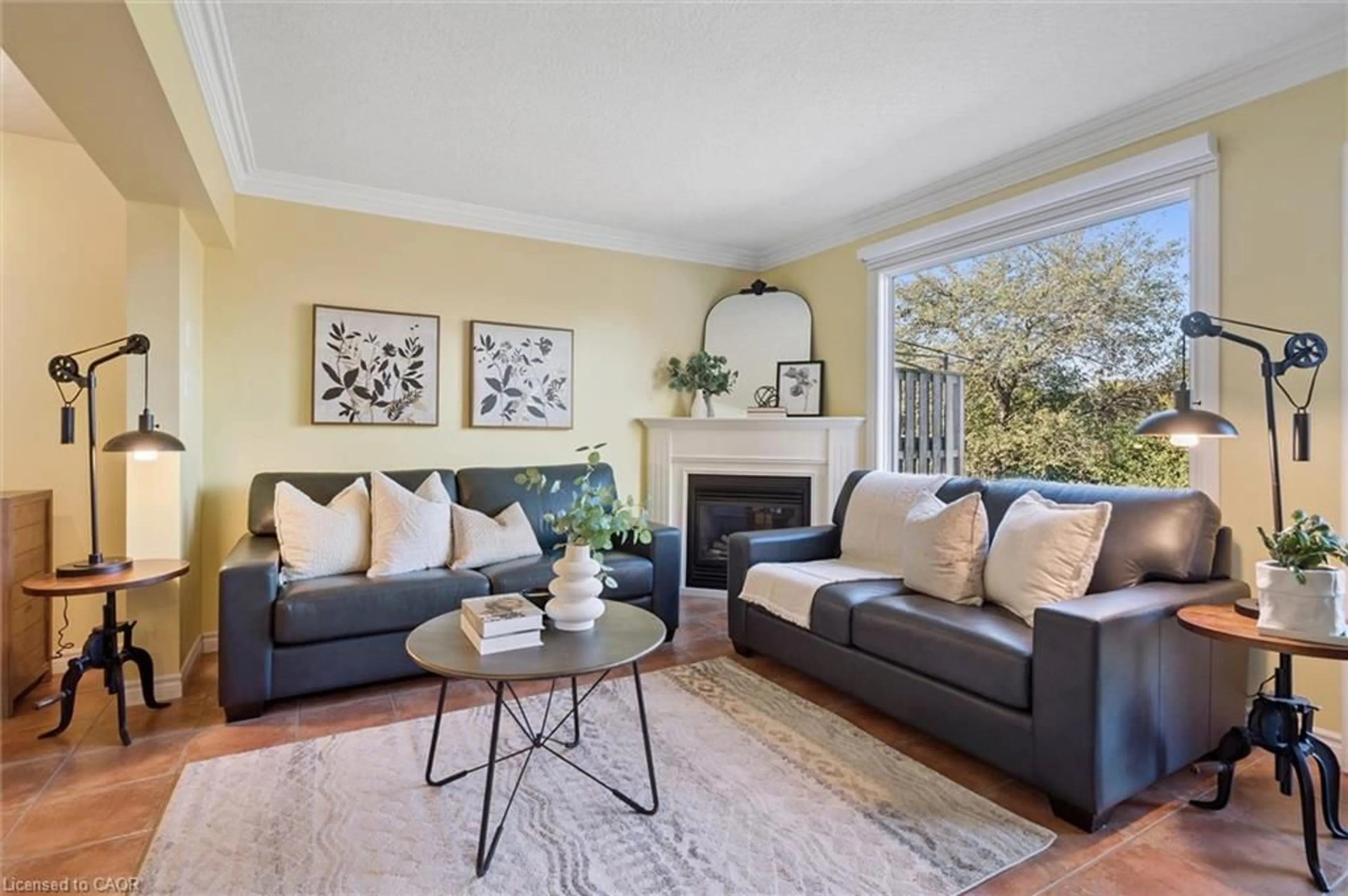 Living room with furniture, unknown for 104 Gibbons Dr, Fergus Ontario N1M 3V8