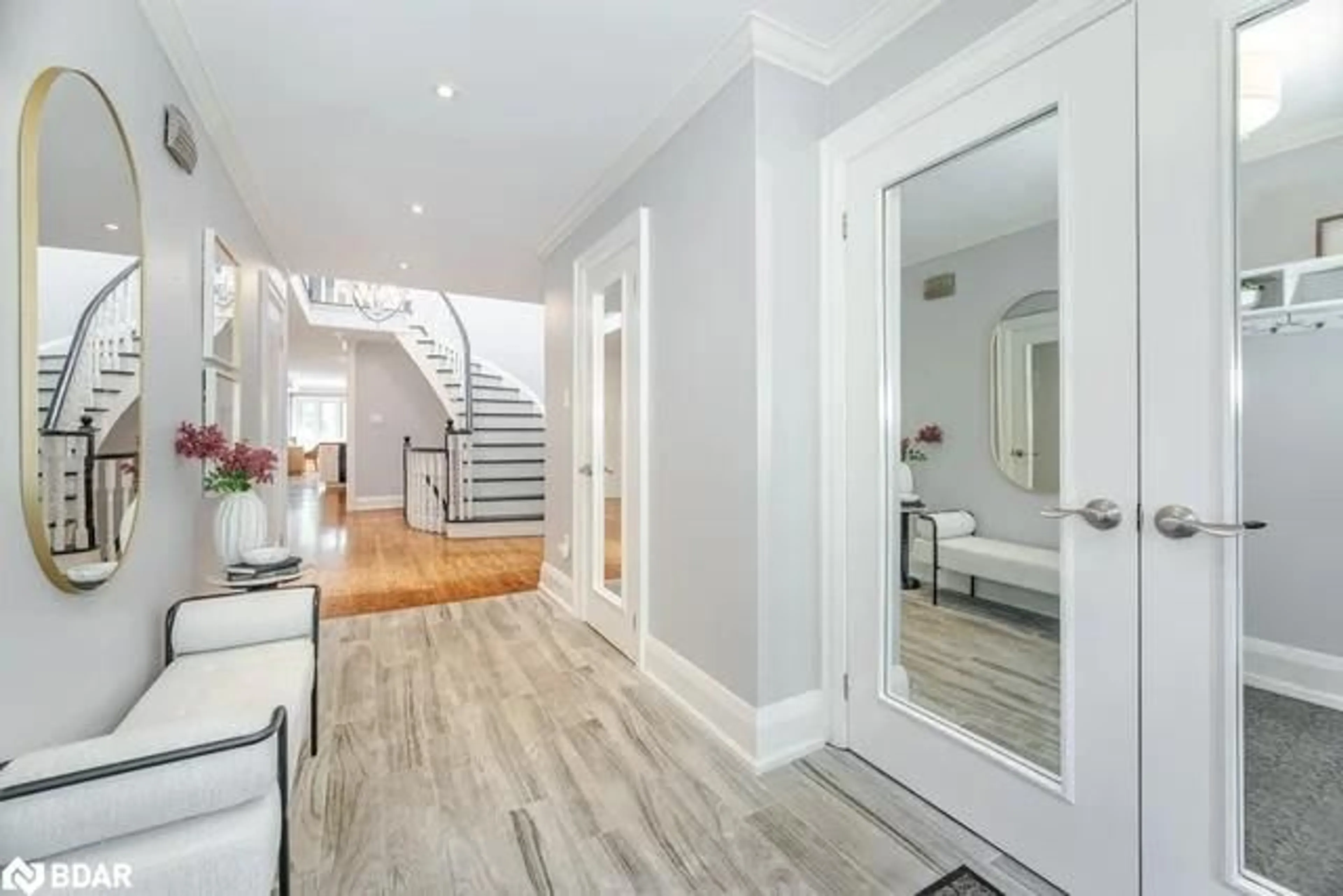 Indoor entryway for 5496 Windy Hill Crt, Mississauga Ontario L4Z 3W4