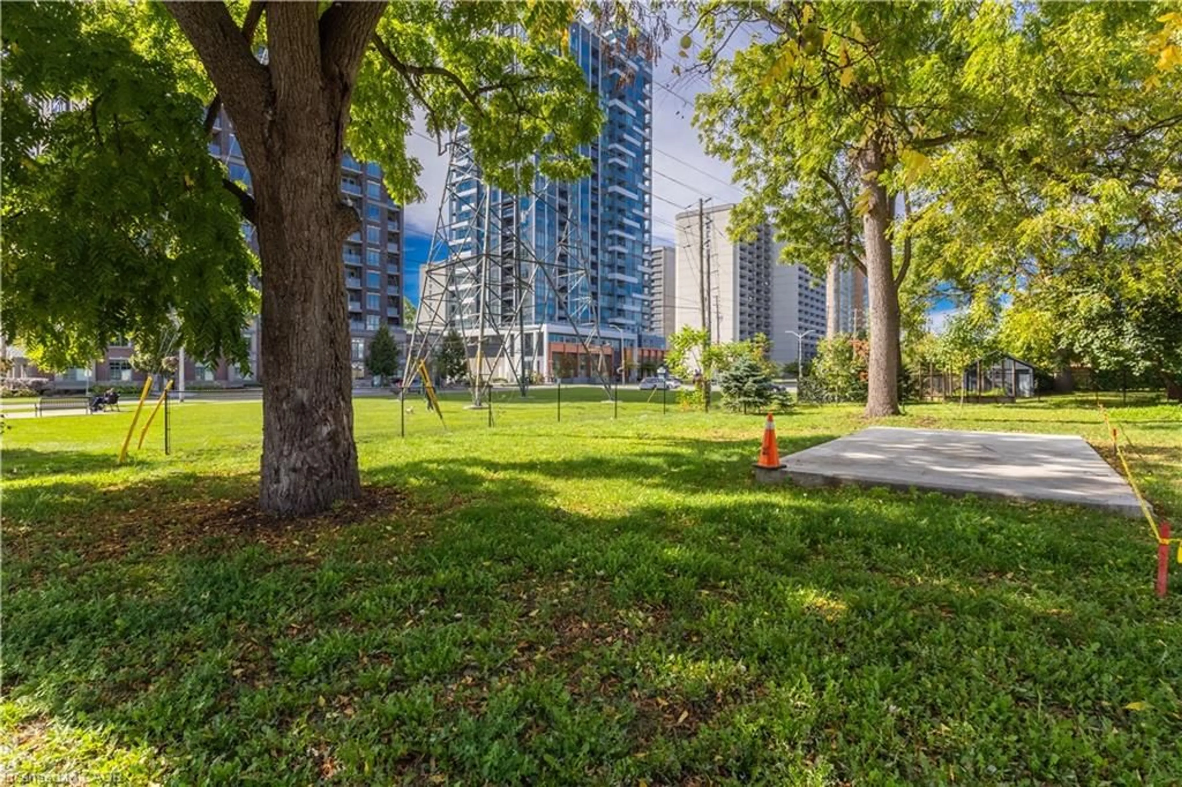 Patio, street for 5/6 Elgin St, Burlington Ontario L7S 1N5