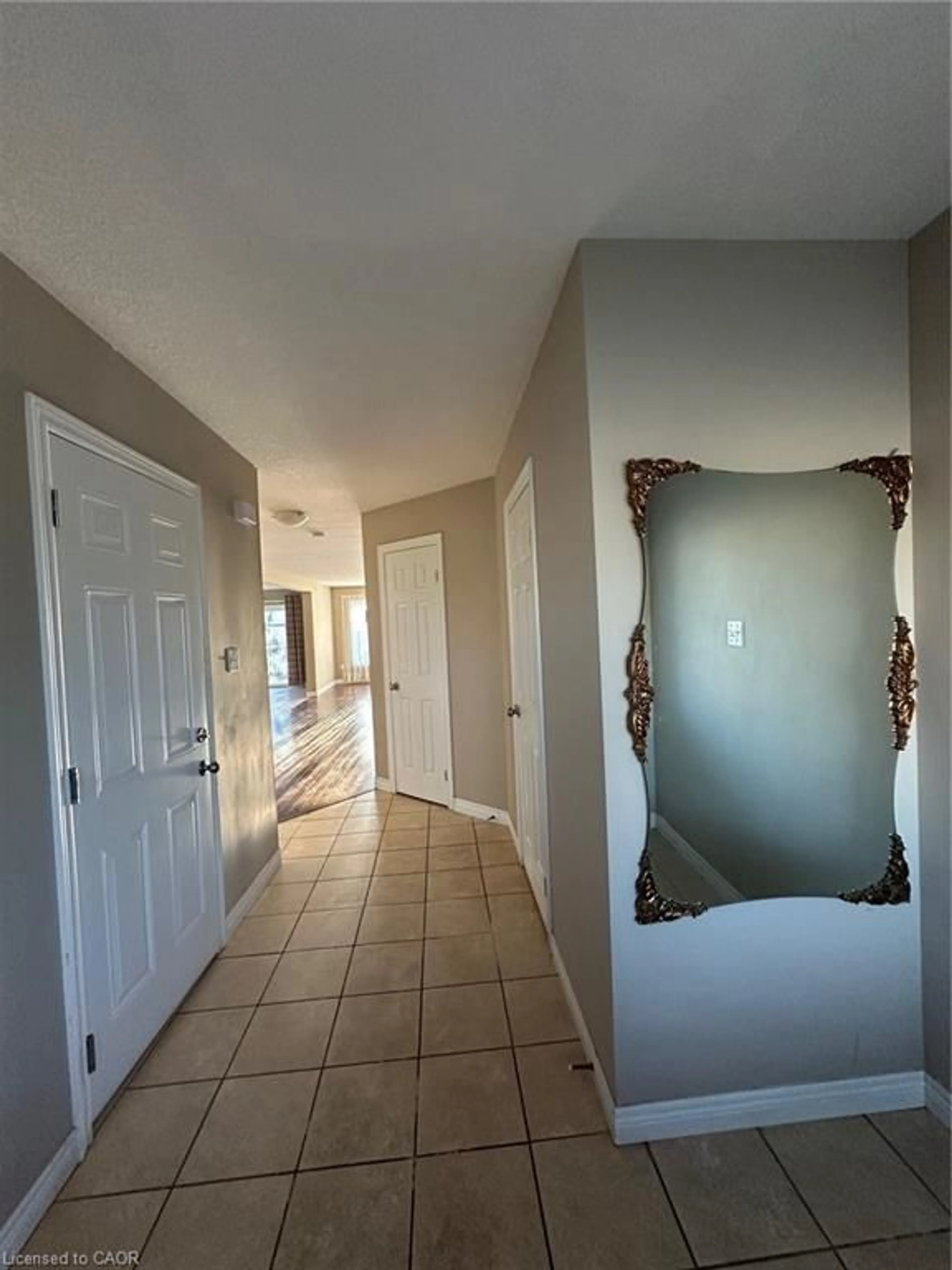 Indoor entryway for 1353 Old Zeller Dr, Kitchener Ontario N2A 0C6