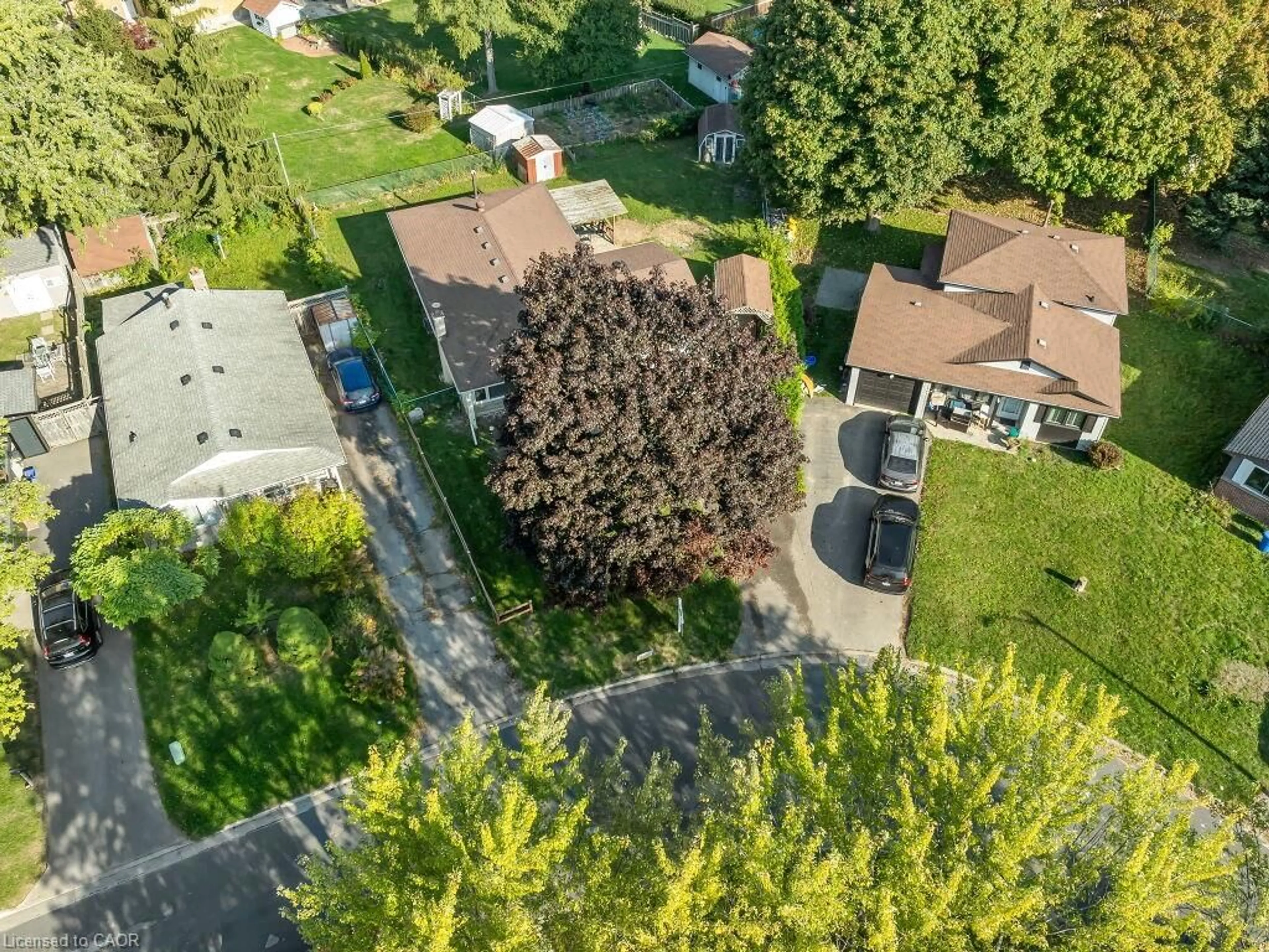 A pic from outside/outdoor area/front of a property/back of a property/a pic from drone, unknown for 34 Belwood Walk, Kitchener Ontario N2C 1Z3