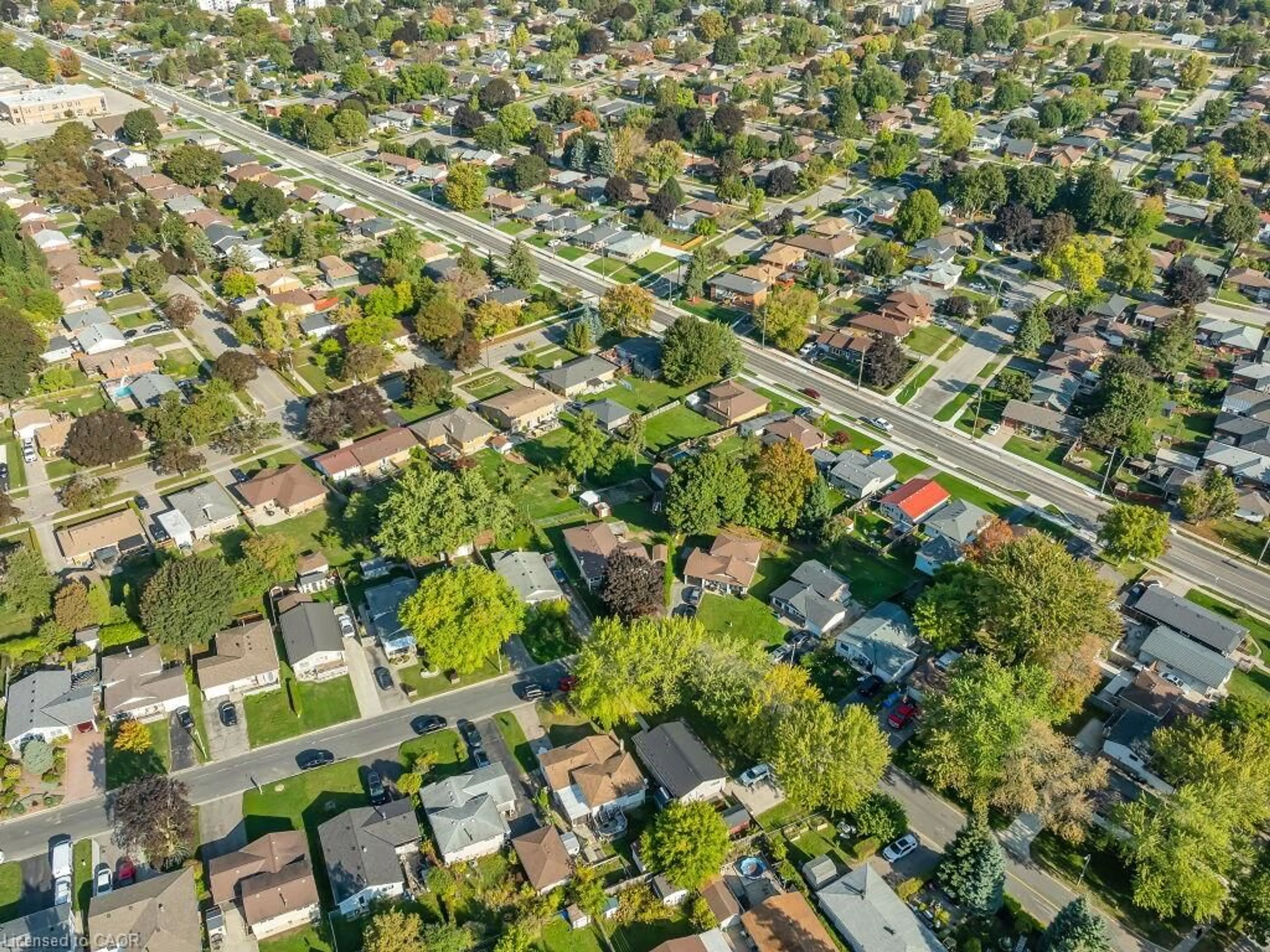 A pic from outside/outdoor area/front of a property/back of a property/a pic from drone, street for 34 Belwood Walk, Kitchener Ontario N2C 1Z3