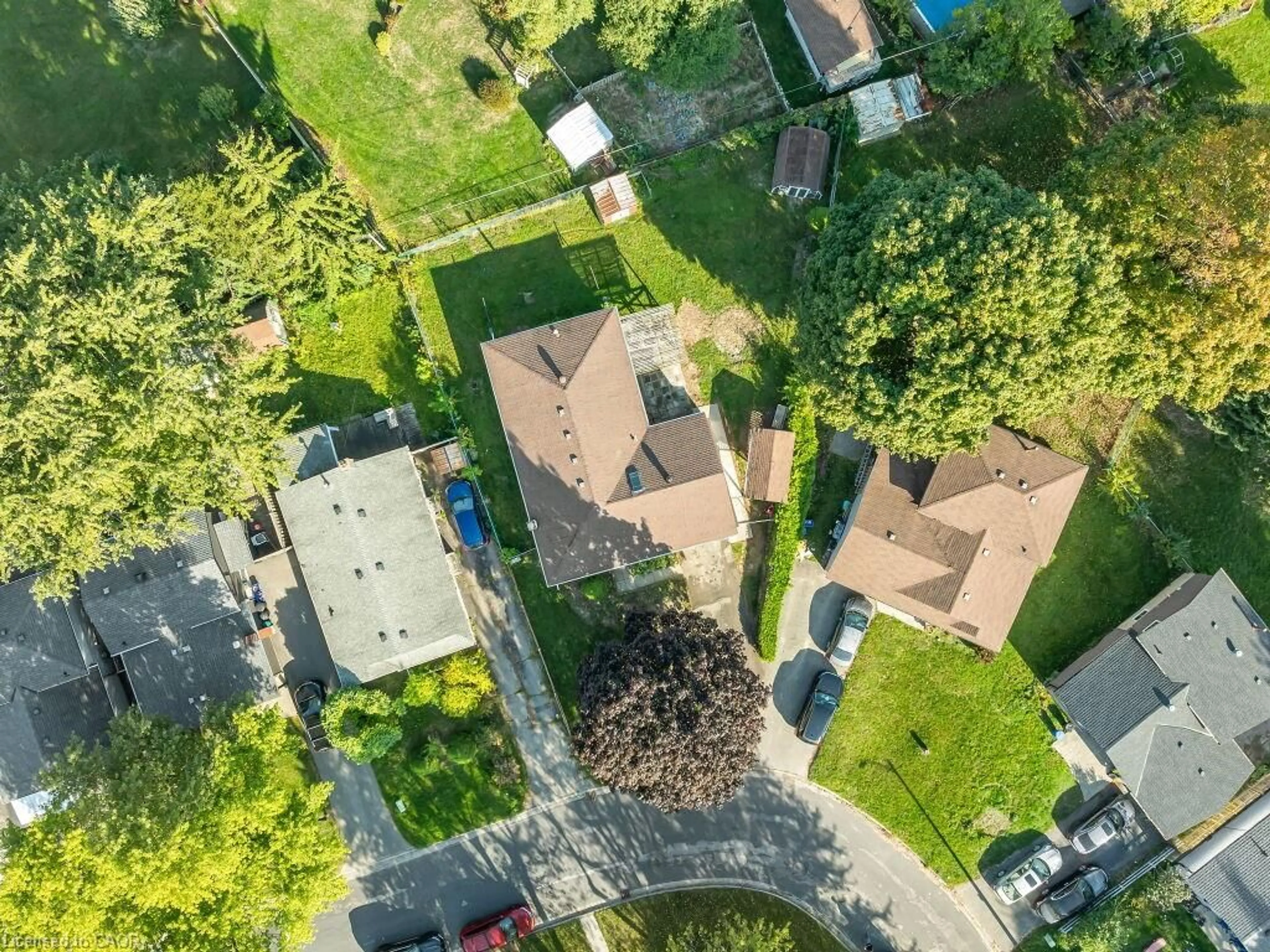A pic from outside/outdoor area/front of a property/back of a property/a pic from drone, street for 34 Belwood Walk, Kitchener Ontario N2C 1Z3