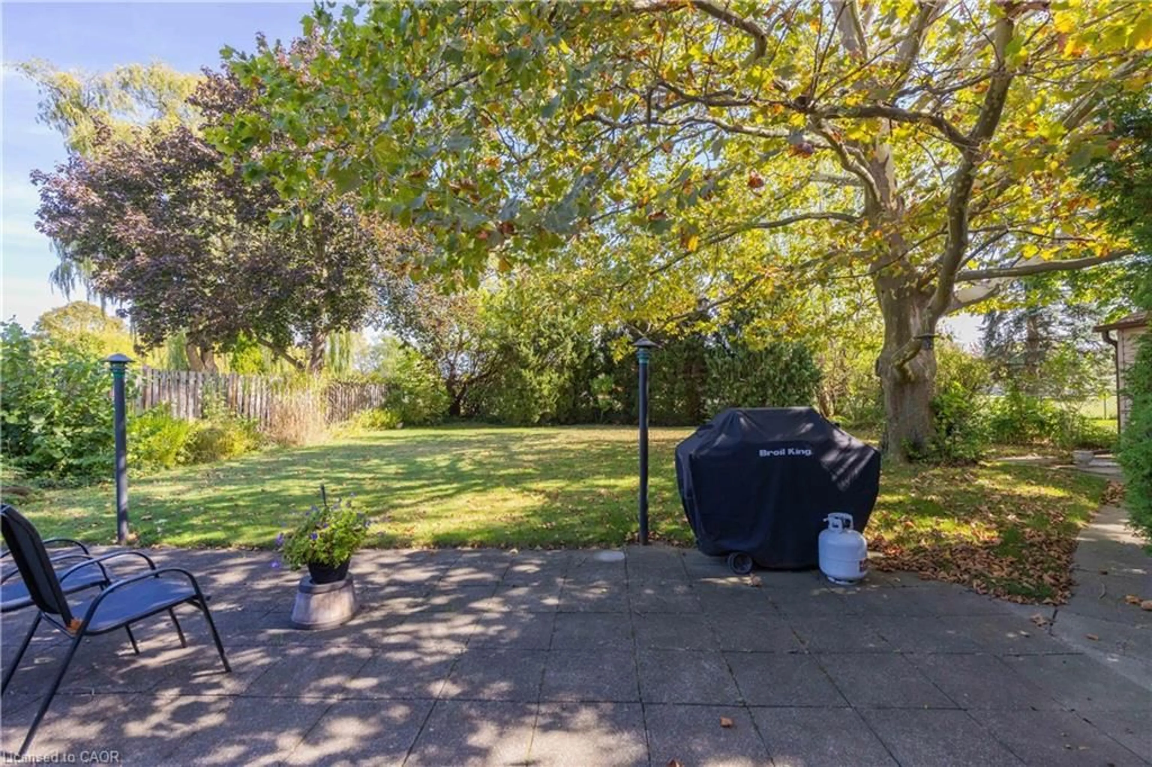 Patio, street for 8 Jefferson Dr, St. Catharines Ontario L2N 3T9