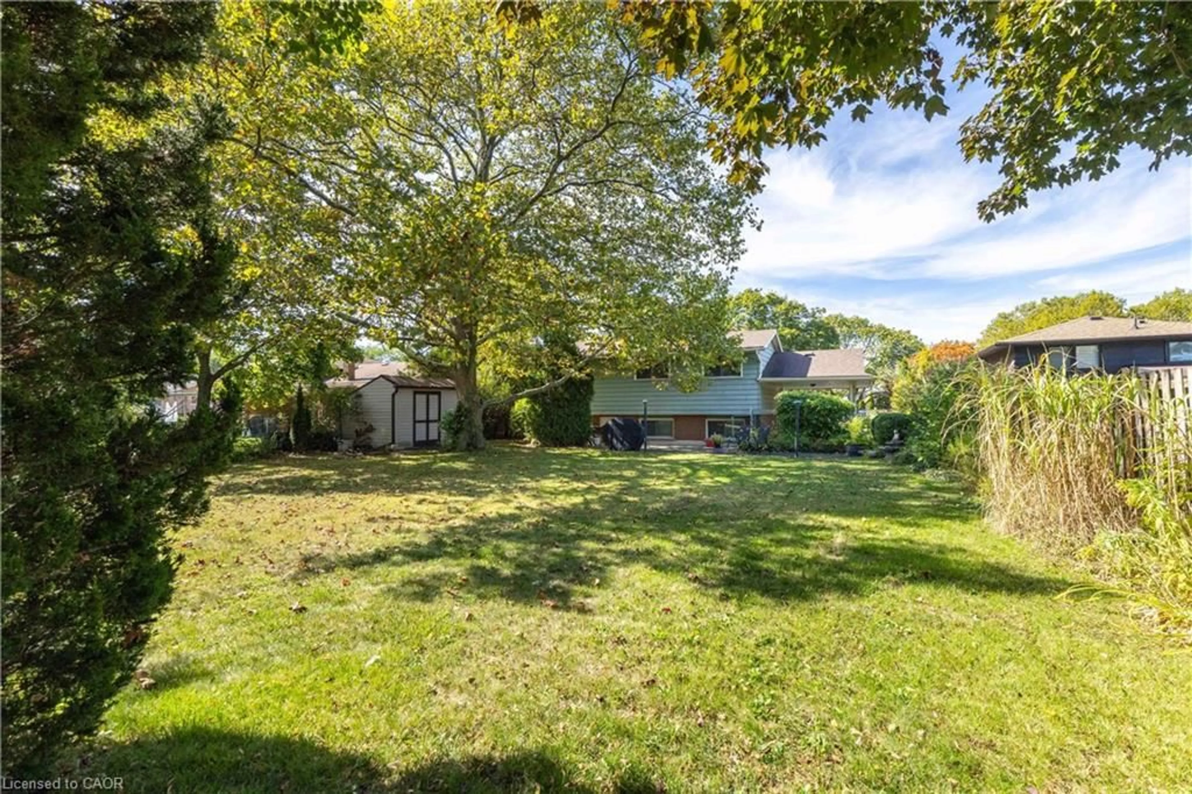 A pic from outside/outdoor area/front of a property/back of a property/a pic from drone, street for 8 Jefferson Dr, St. Catharines Ontario L2N 3T9