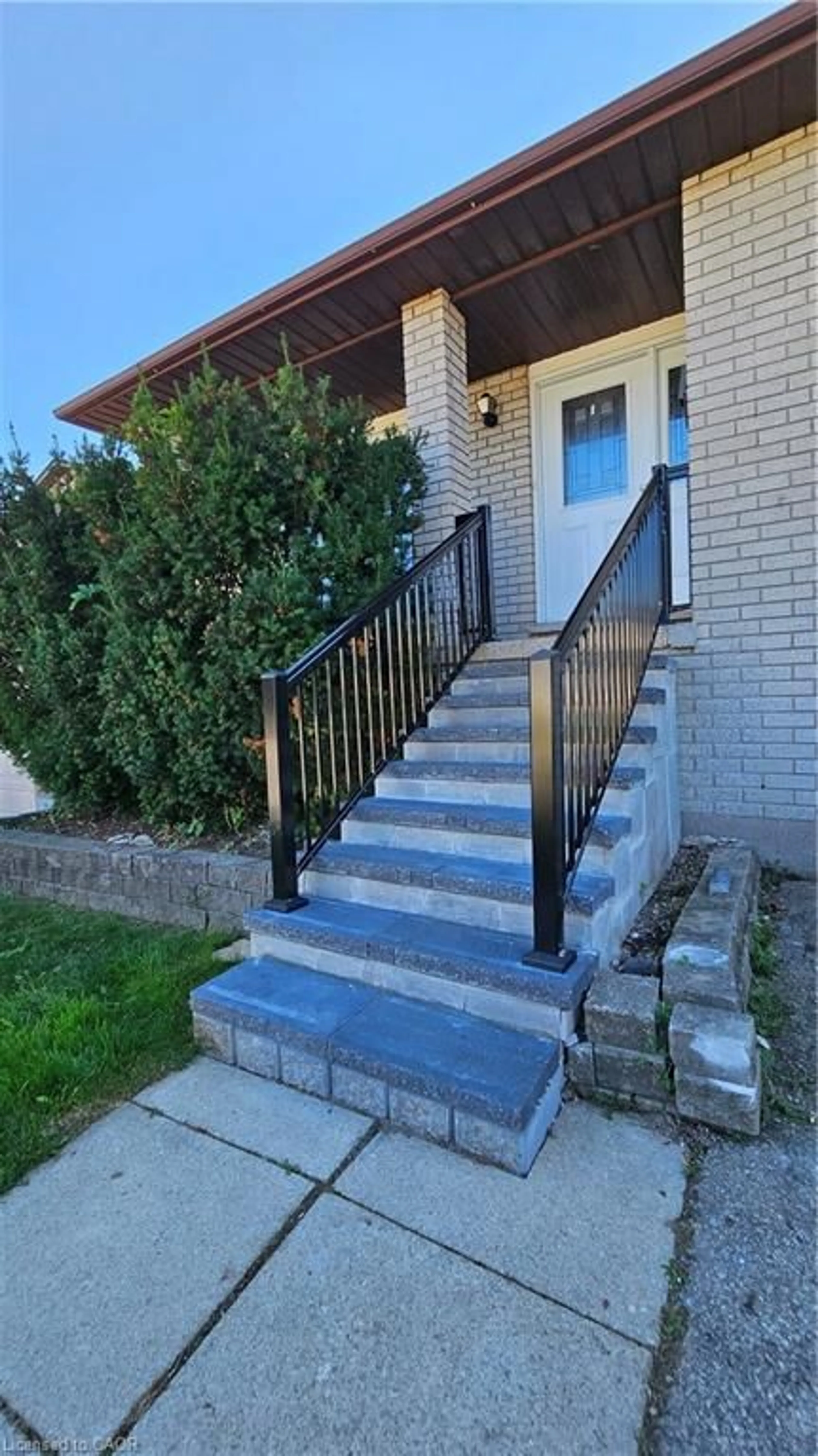 Stairs for 110 Abbot Dr, Hamilton Ontario L8V 4W2