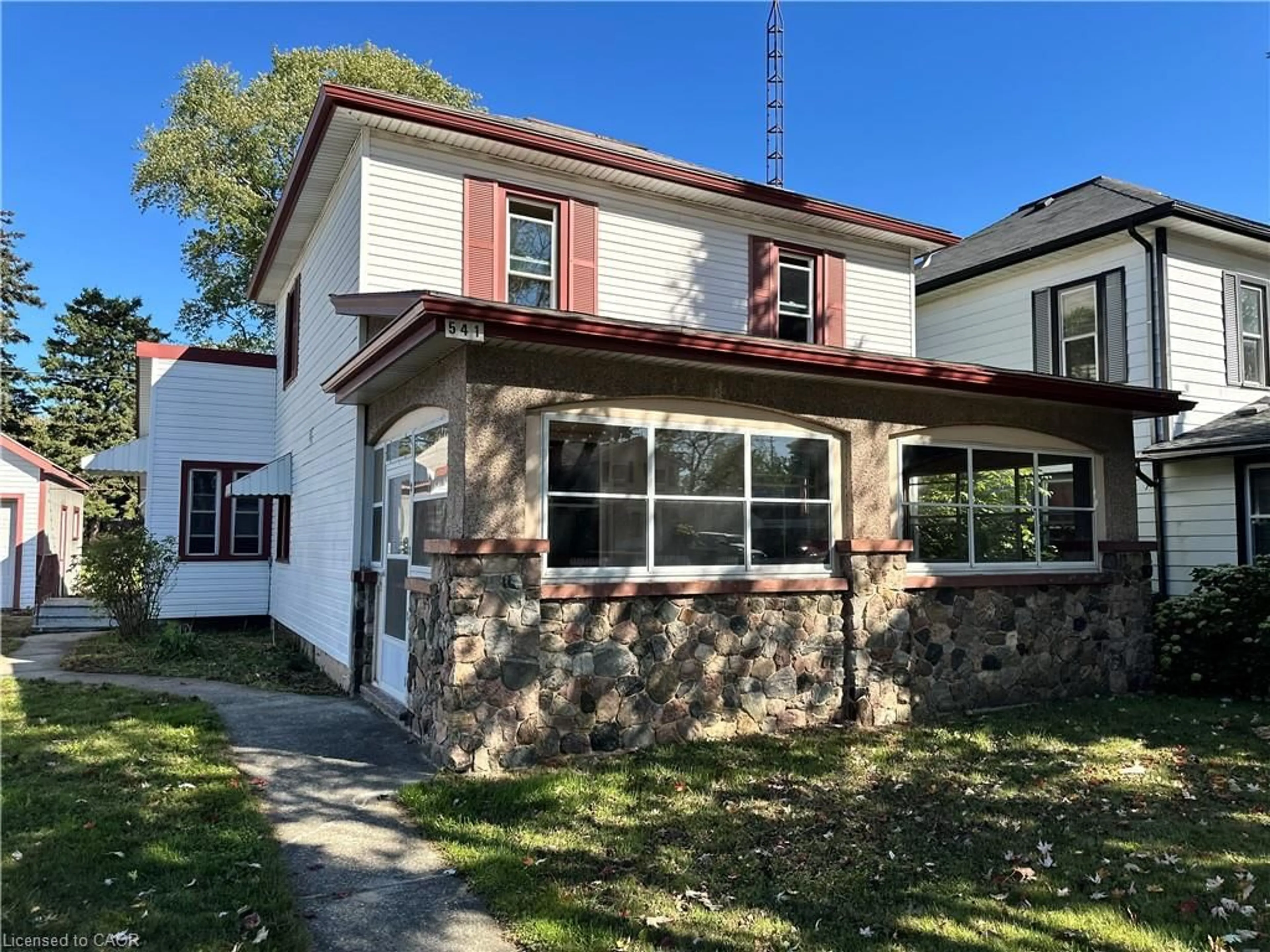 Home with brick exterior material, building for 541 Broad St, Dunnville Ontario N1A 1G7
