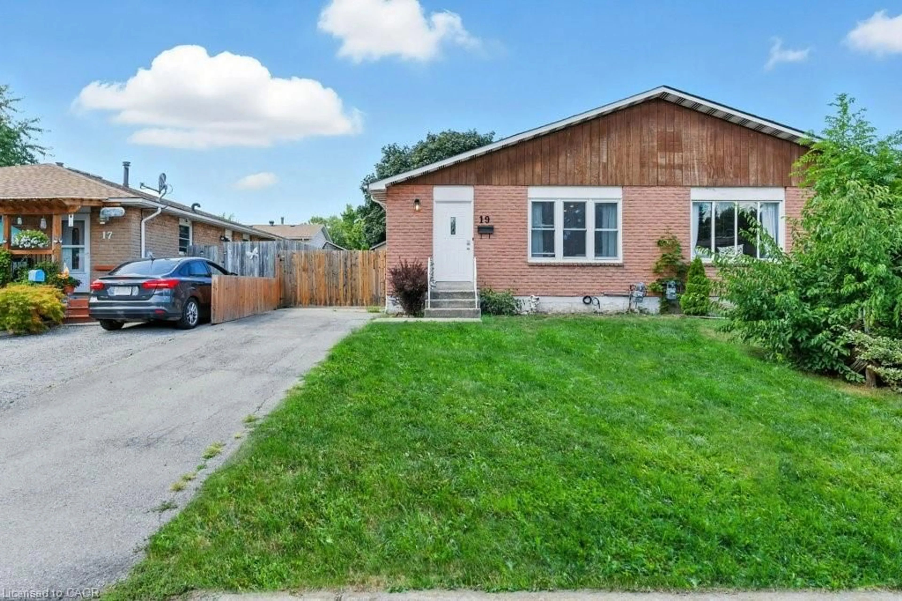 Unknown for 19 Lampman Cres, Thorold Ontario L2V 4K6