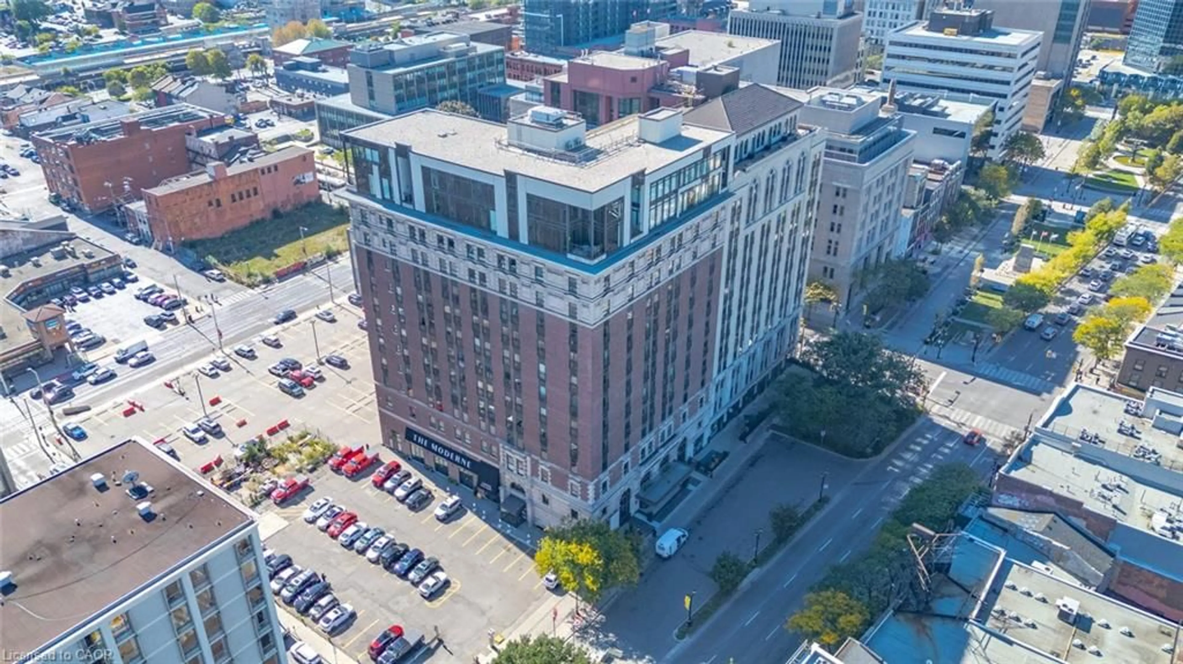 A pic from outside/outdoor area/front of a property/back of a property/a pic from drone, building for 118 King St #520, Hamilton Ontario L8N 0A9
