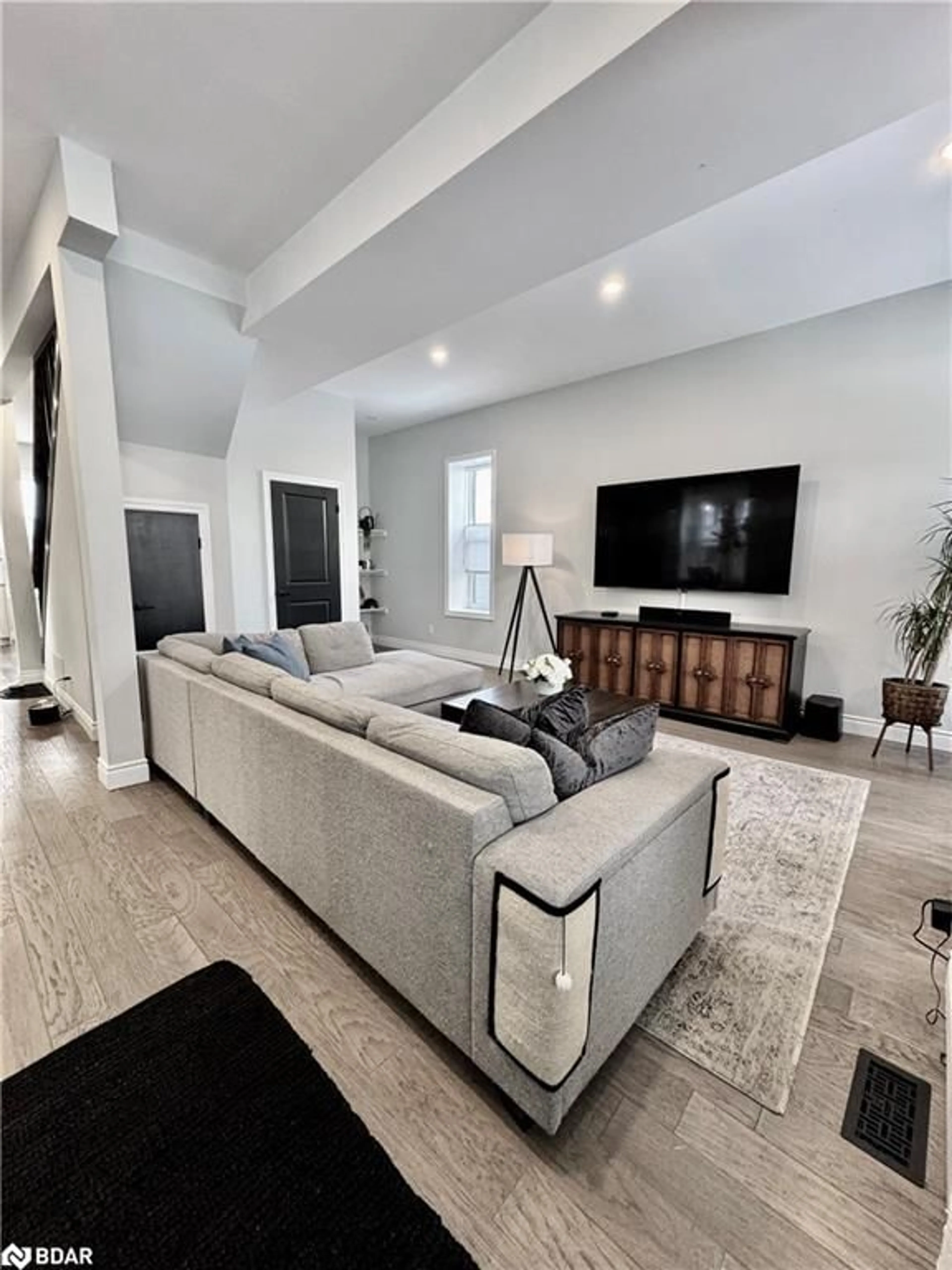 Living room with furniture, unknown for 6 Elgin St, Cambridge Ontario N1R 5G7