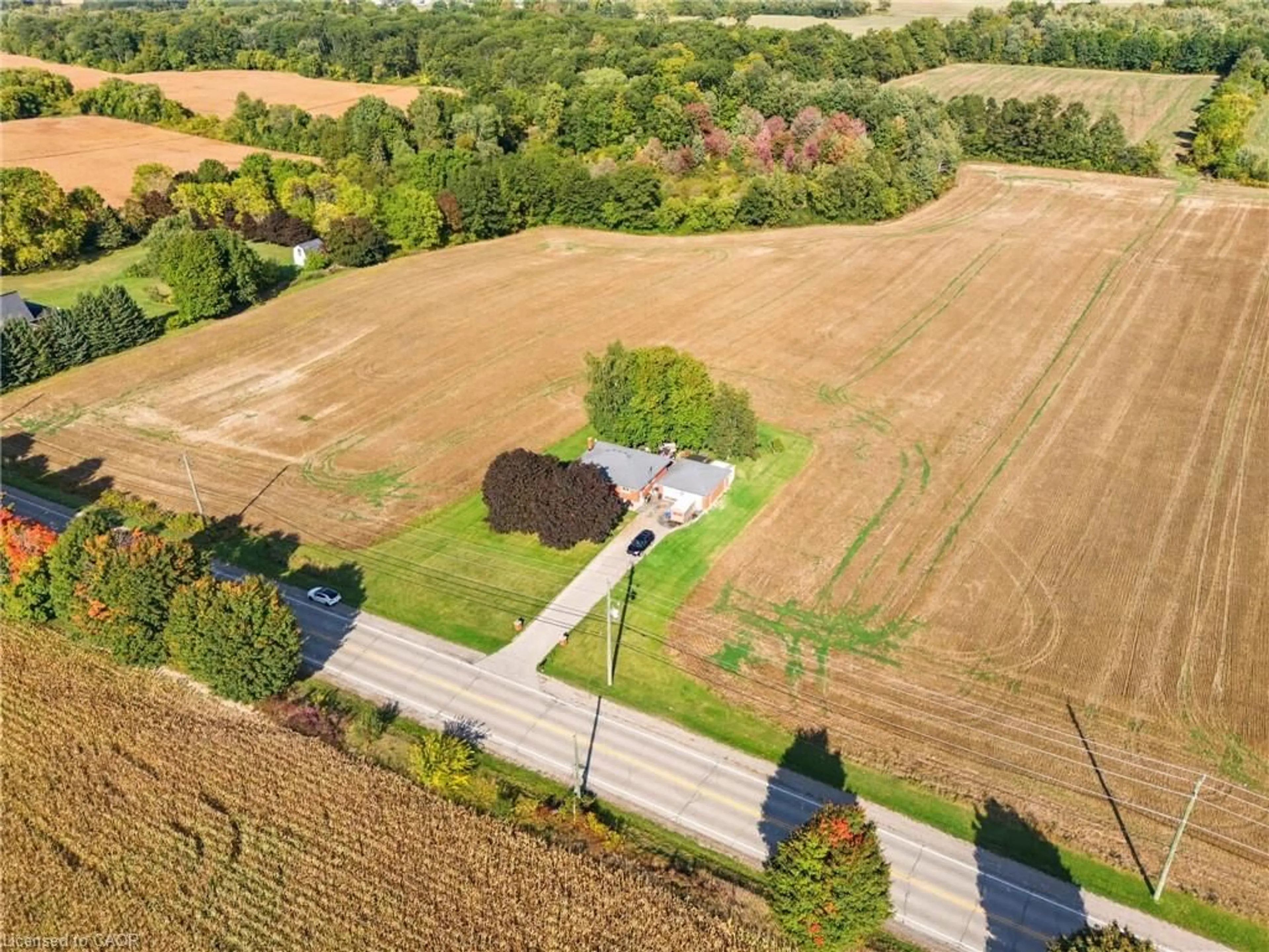A pic from outside/outdoor area/front of a property/back of a property/a pic from drone, street for 1091 Branchton Rd, Cambridge Ontario N1R 5S2