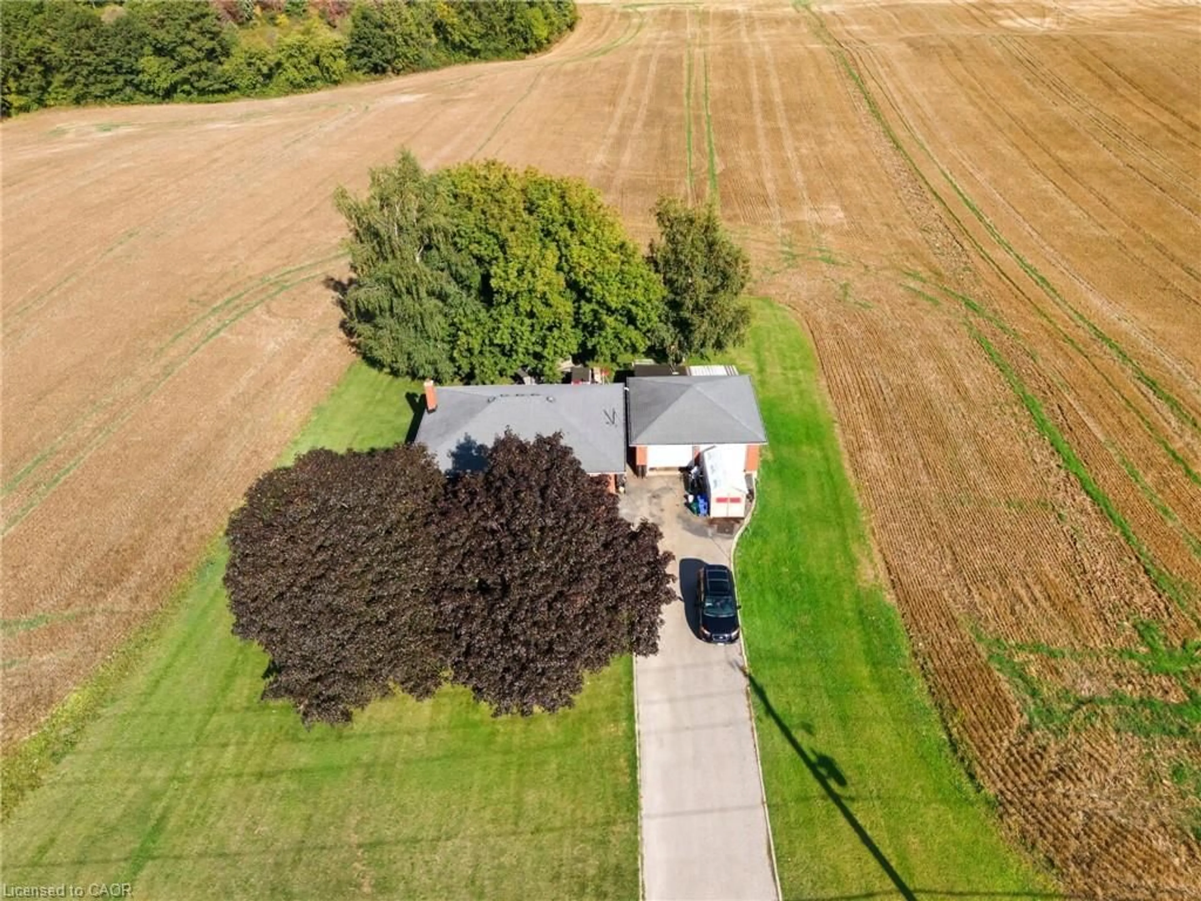 A pic from outside/outdoor area/front of a property/back of a property/a pic from drone, unknown for 1091 Branchton Rd, Cambridge Ontario N1R 5S2