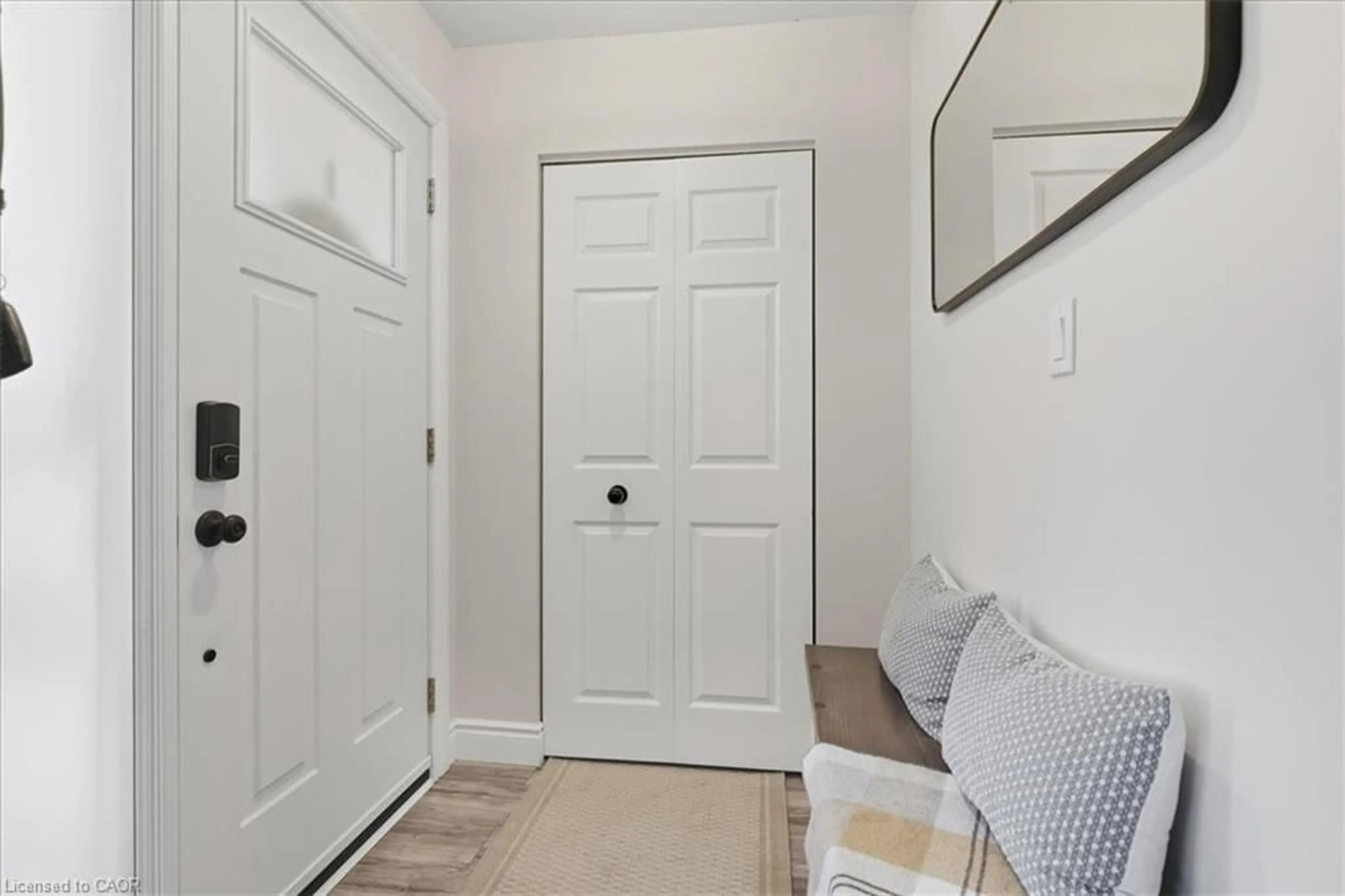 Indoor entryway for 11 Macdonald St, Ayr Ontario N0B 1E0