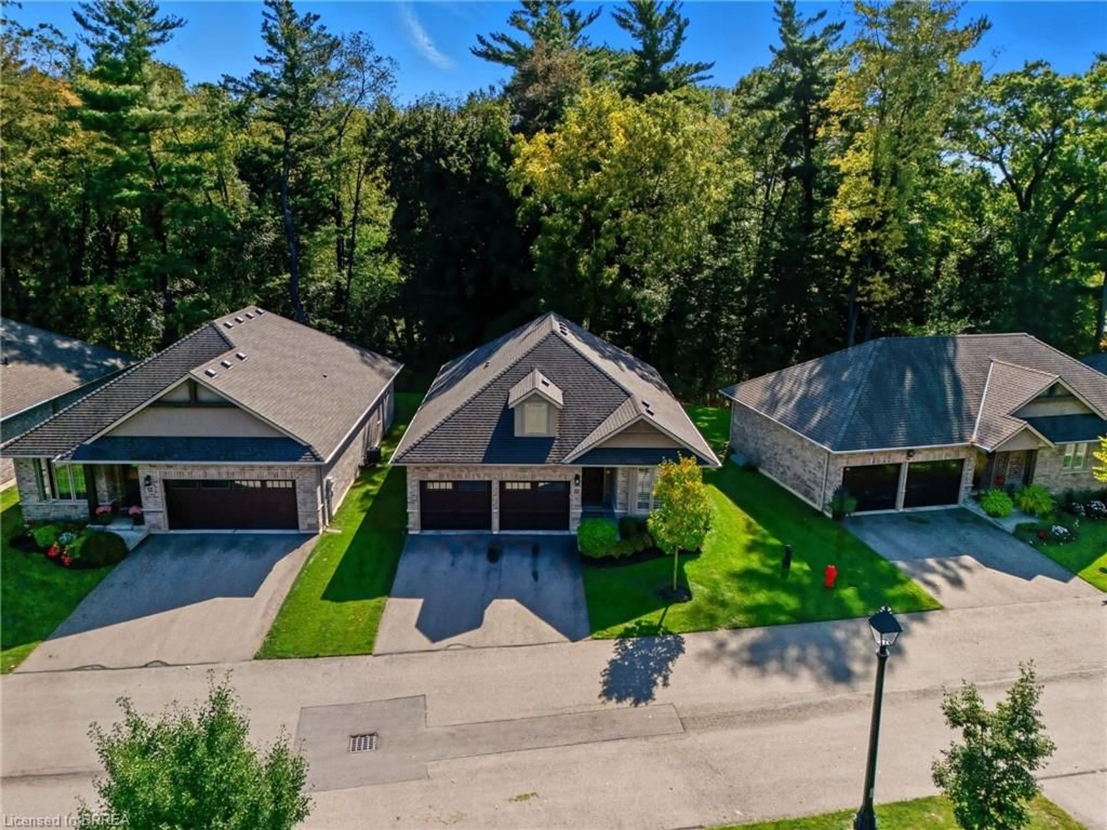 A pic from outside/outdoor area/front of a property/back of a property/a pic from drone, unknown for 19 Sihler Woods, Simcoe Ontario N3Y 0E2