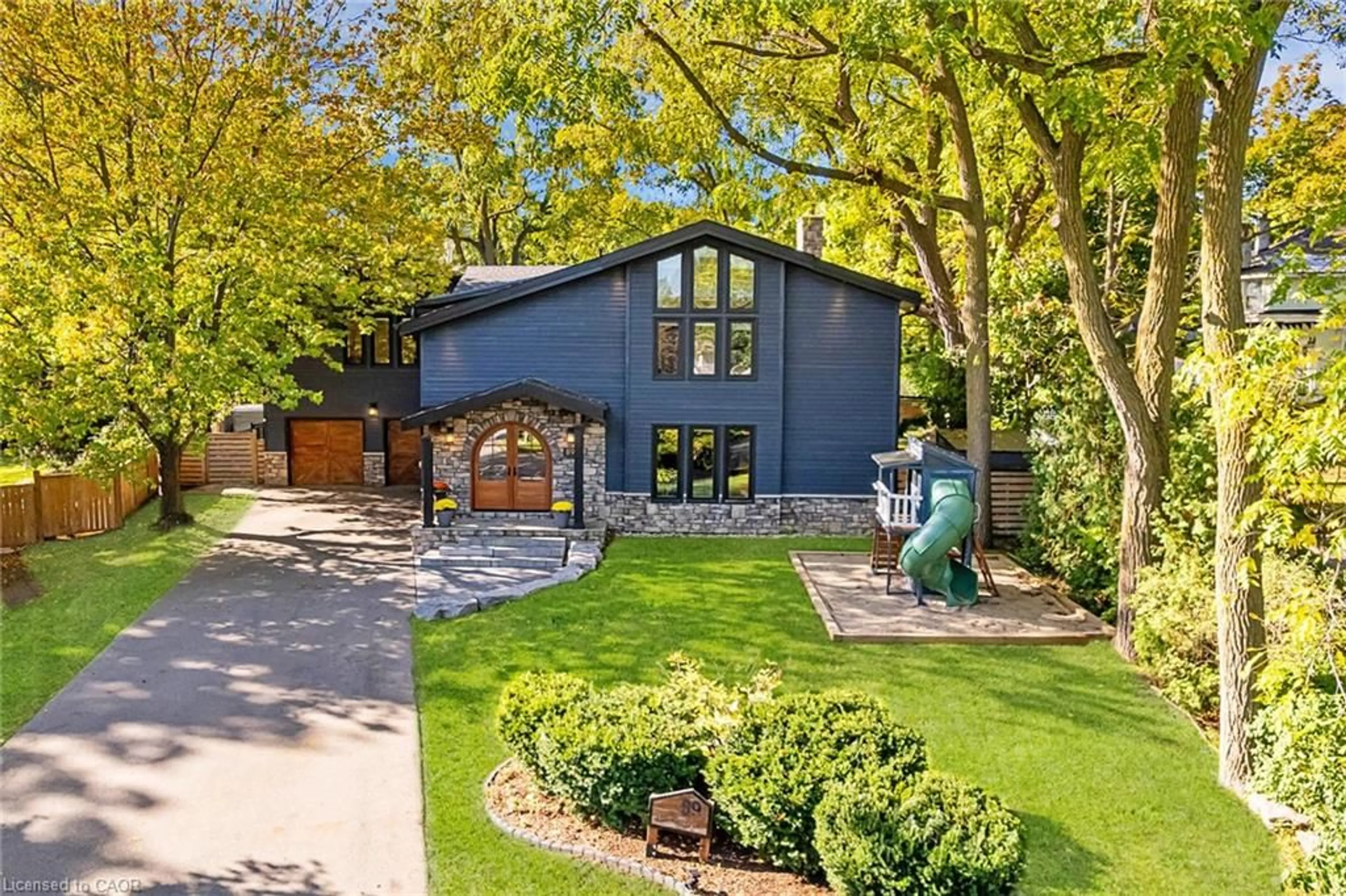 A pic from outside/outdoor area/front of a property/back of a property/a pic from drone, street for 89 Germorda Dr, Oakville Ontario L6H 2P9