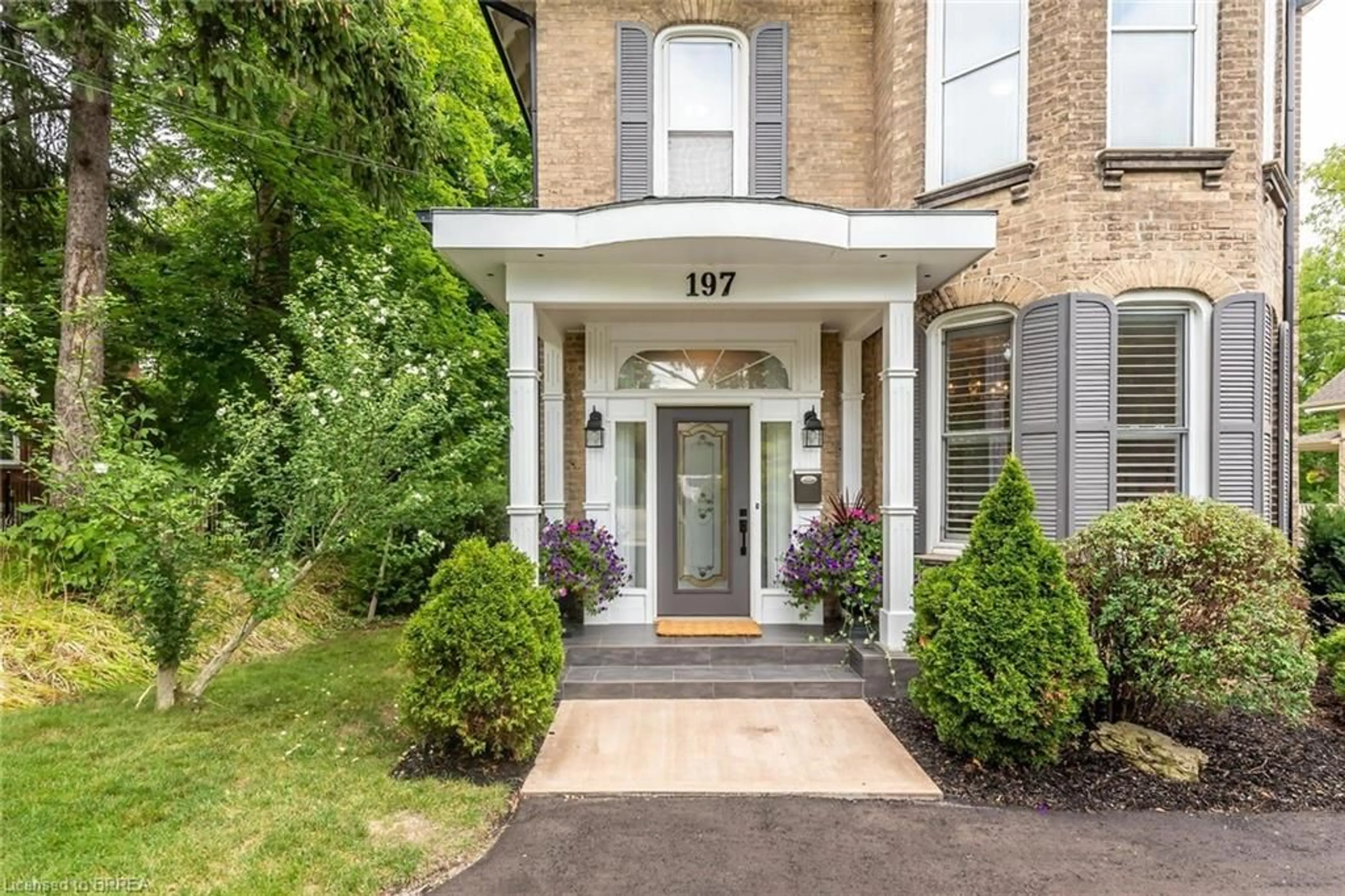 Home with brick exterior material, street for 197 Grand River St, Paris Ontario N3L 2N2