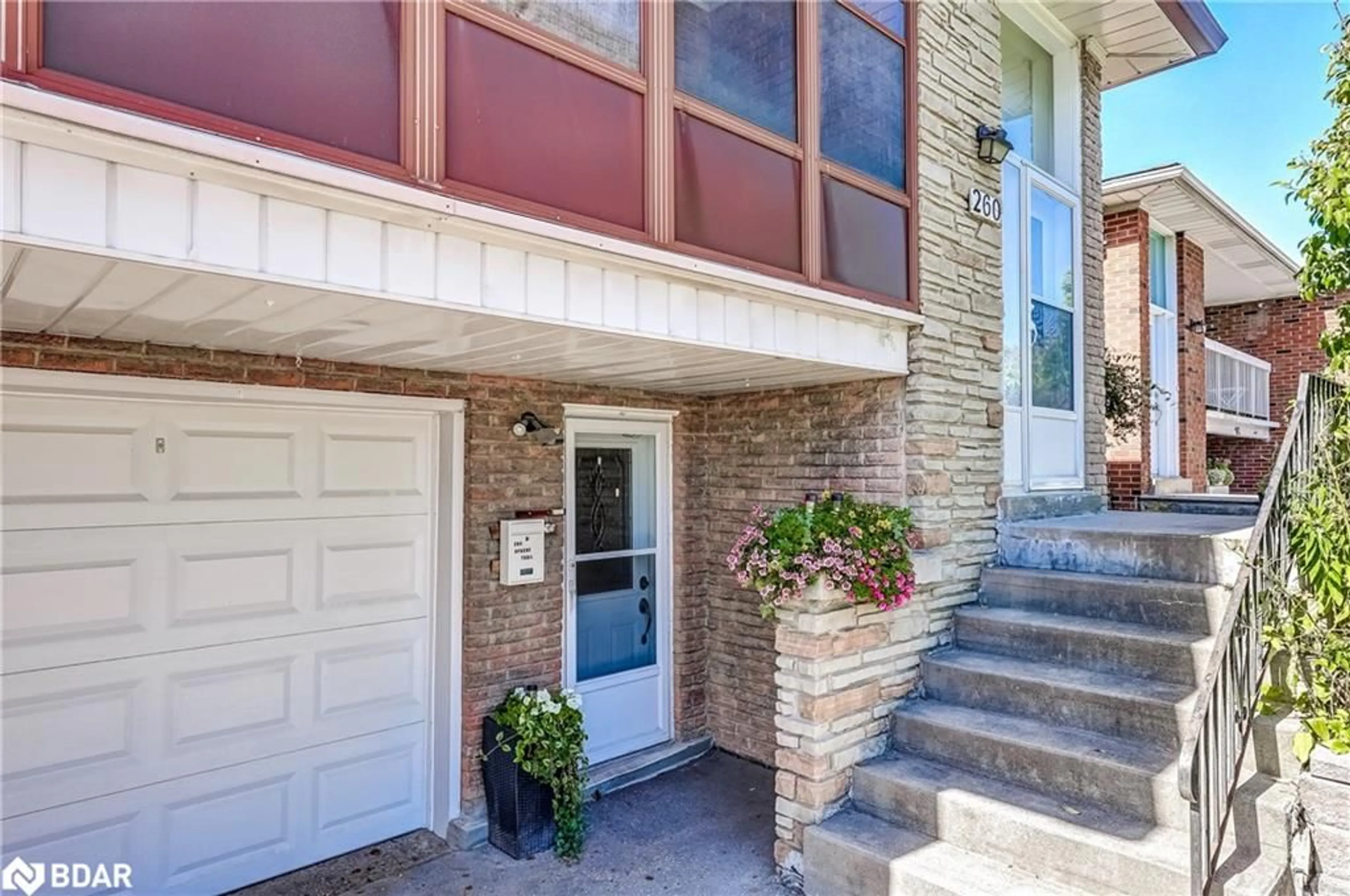 Indoor entryway for 260 Apache Trail, Toronto Ontario M2H 2W4