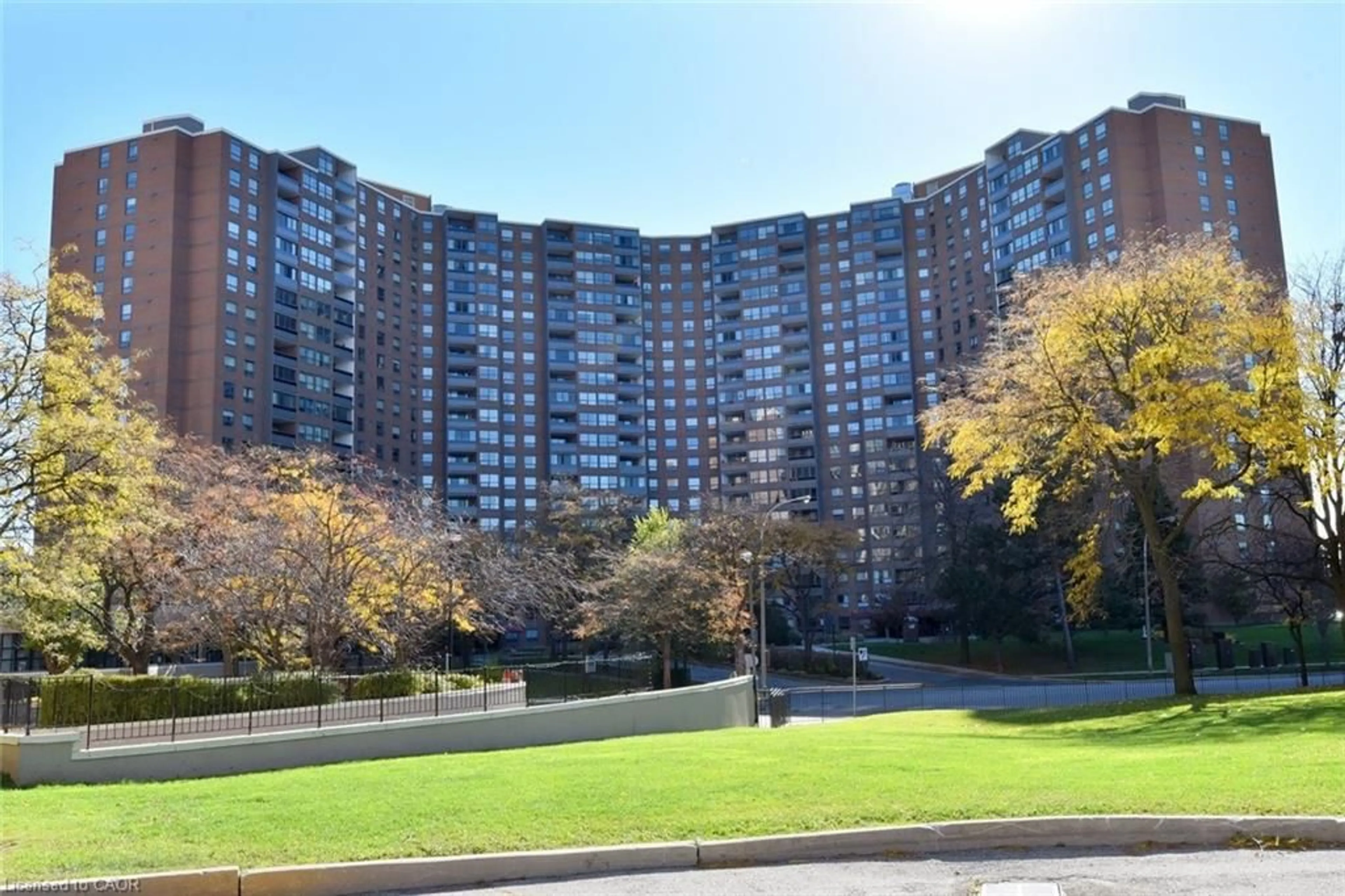 A pic from outside/outdoor area/front of a property/back of a property/a pic from drone, unknown for 627 The West Mall Dr #802, Toronto Ontario M9C 4X5