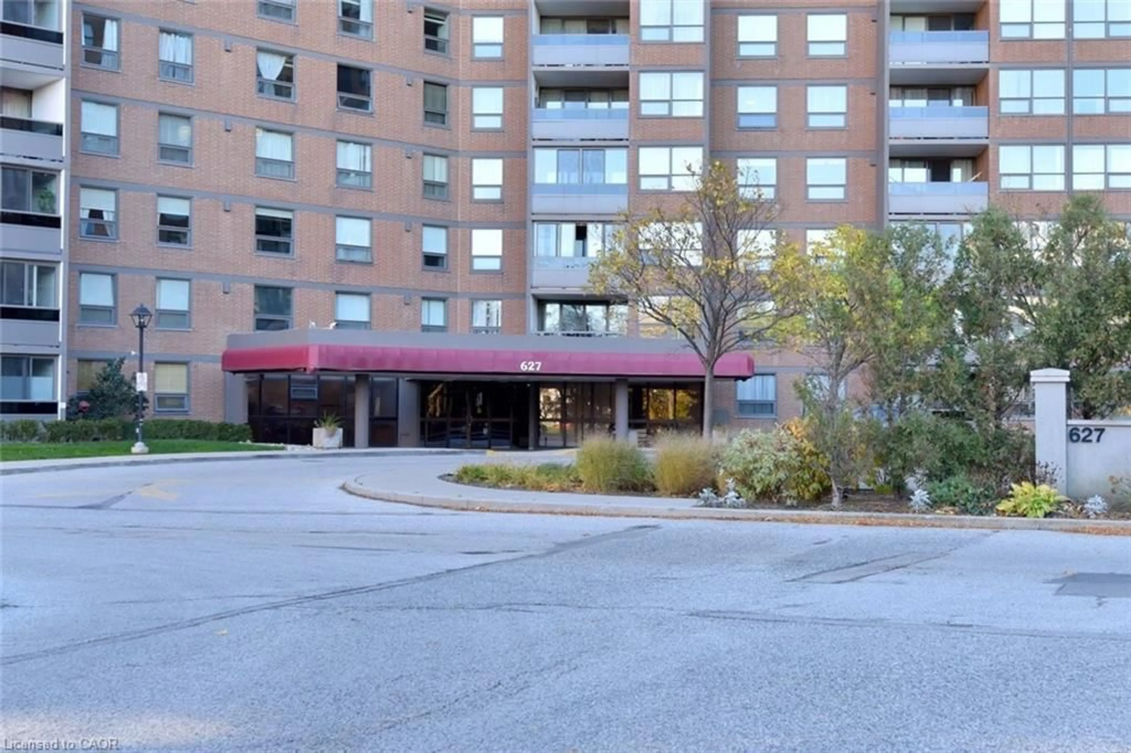 Indoor foyer for 627 The West Mall Dr #802, Toronto Ontario M9C 4X5