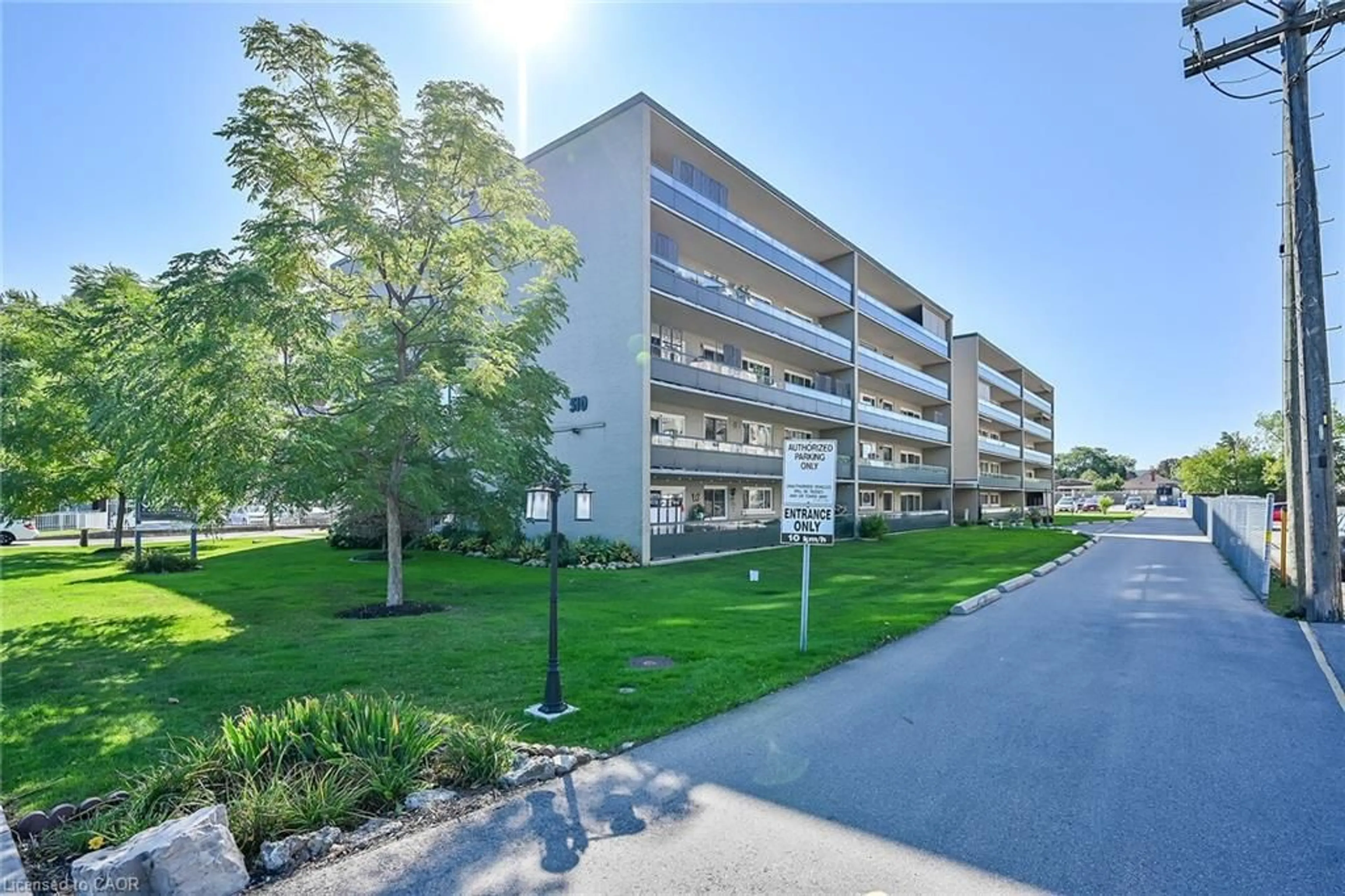 Patio, building for 510 Queenston Rd #404, Hamilton Ontario L8K 1J3