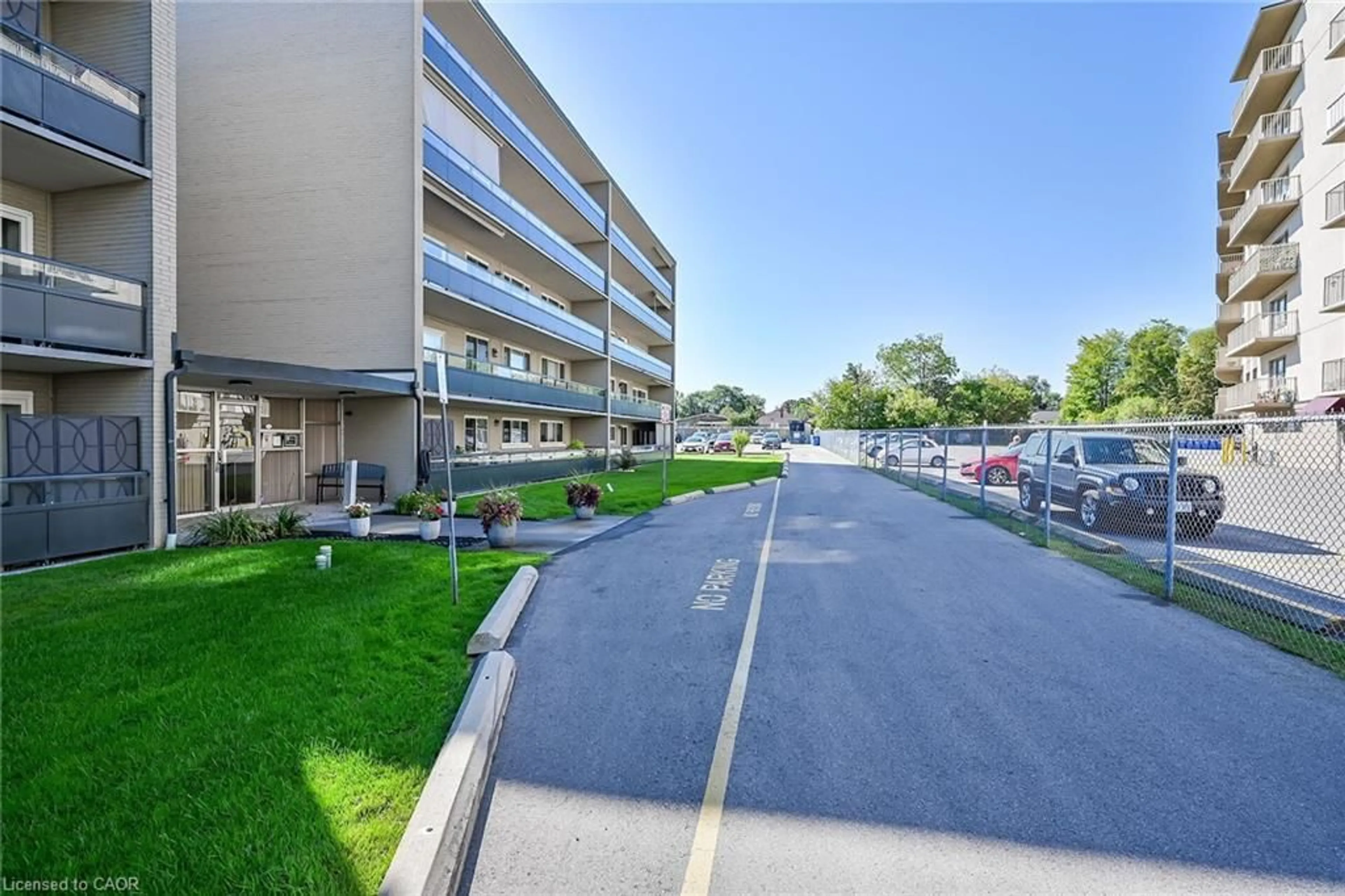 Unknown for 510 Queenston Rd #404, Hamilton Ontario L8K 1J3