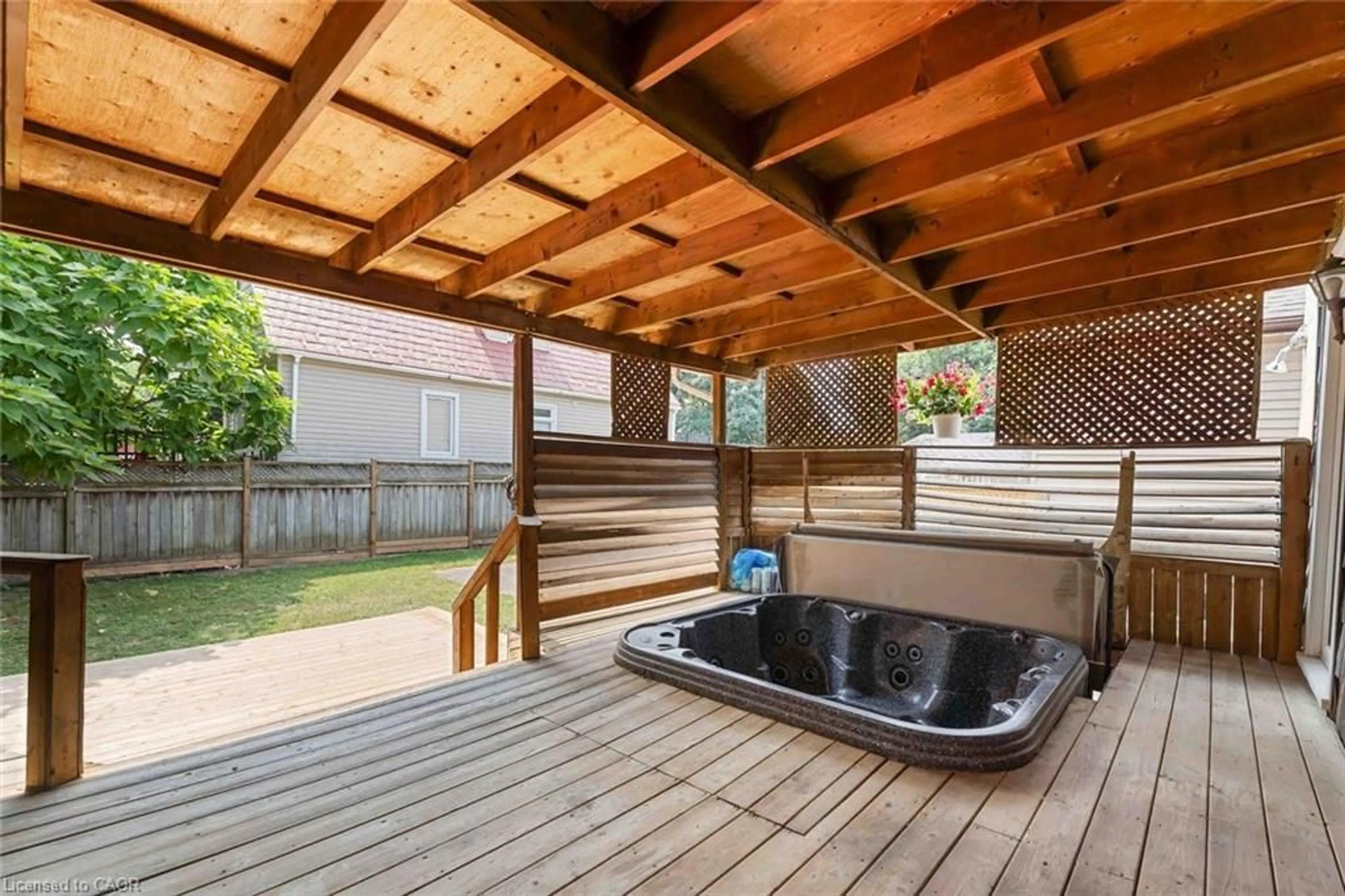 Patio, unknown for 8 Russell Ave, St. Catharines Ontario L2R 1T9