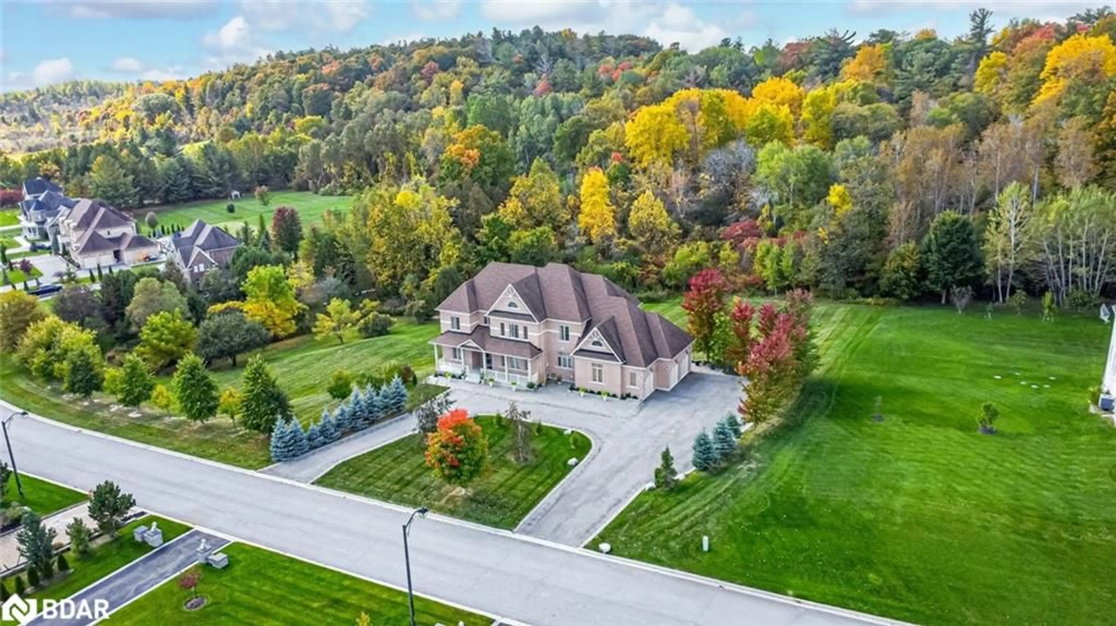 A pic from outside/outdoor area/front of a property/back of a property/a pic from drone, unknown for 102 Pine Hill Road, Bradford Ontario L3Z 0H1