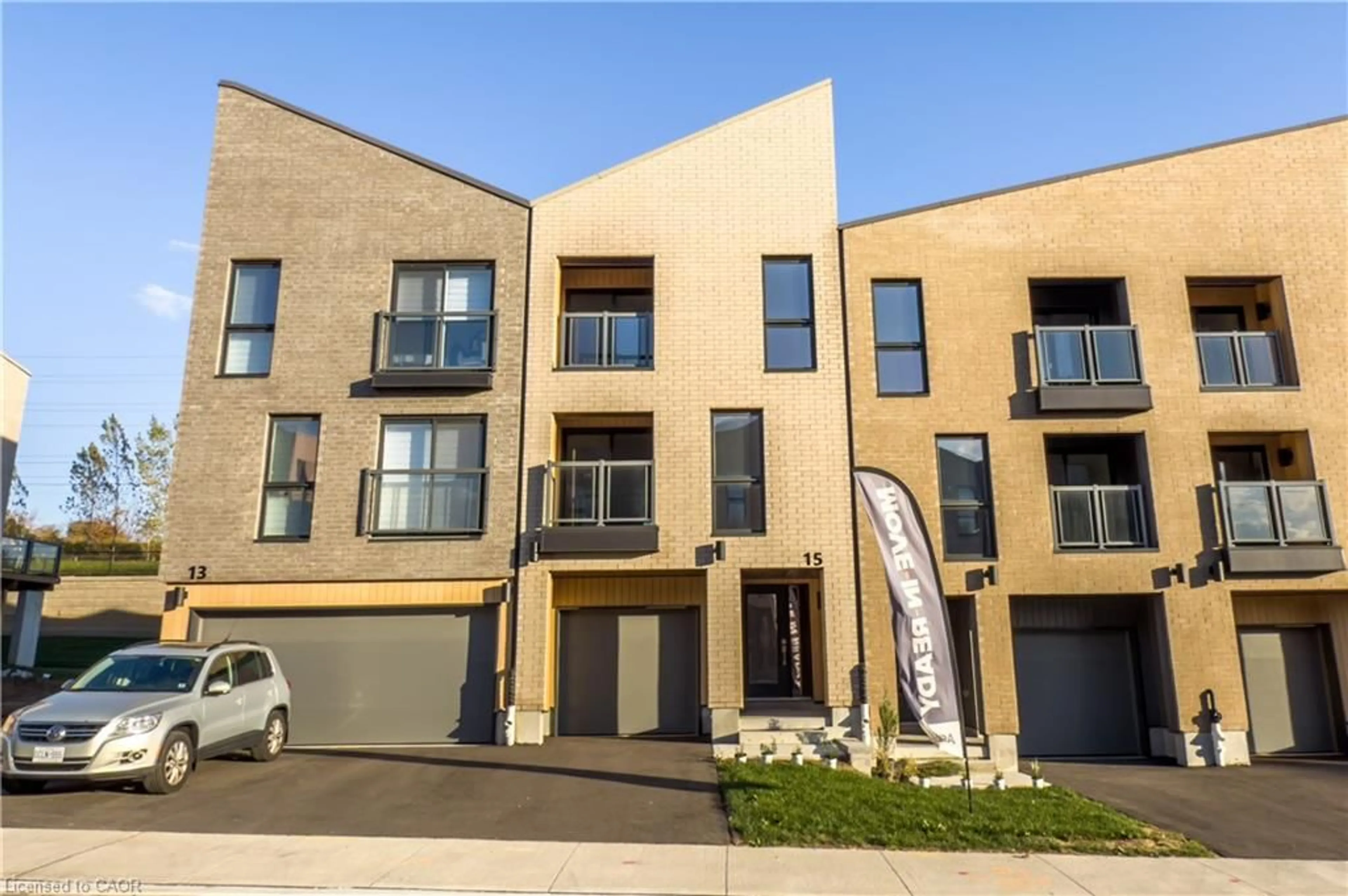 A pic from outside/outdoor area/front of a property/back of a property/a pic from drone, street for 15 Urbane Blvd, Kitchener Ontario N2E 0H8