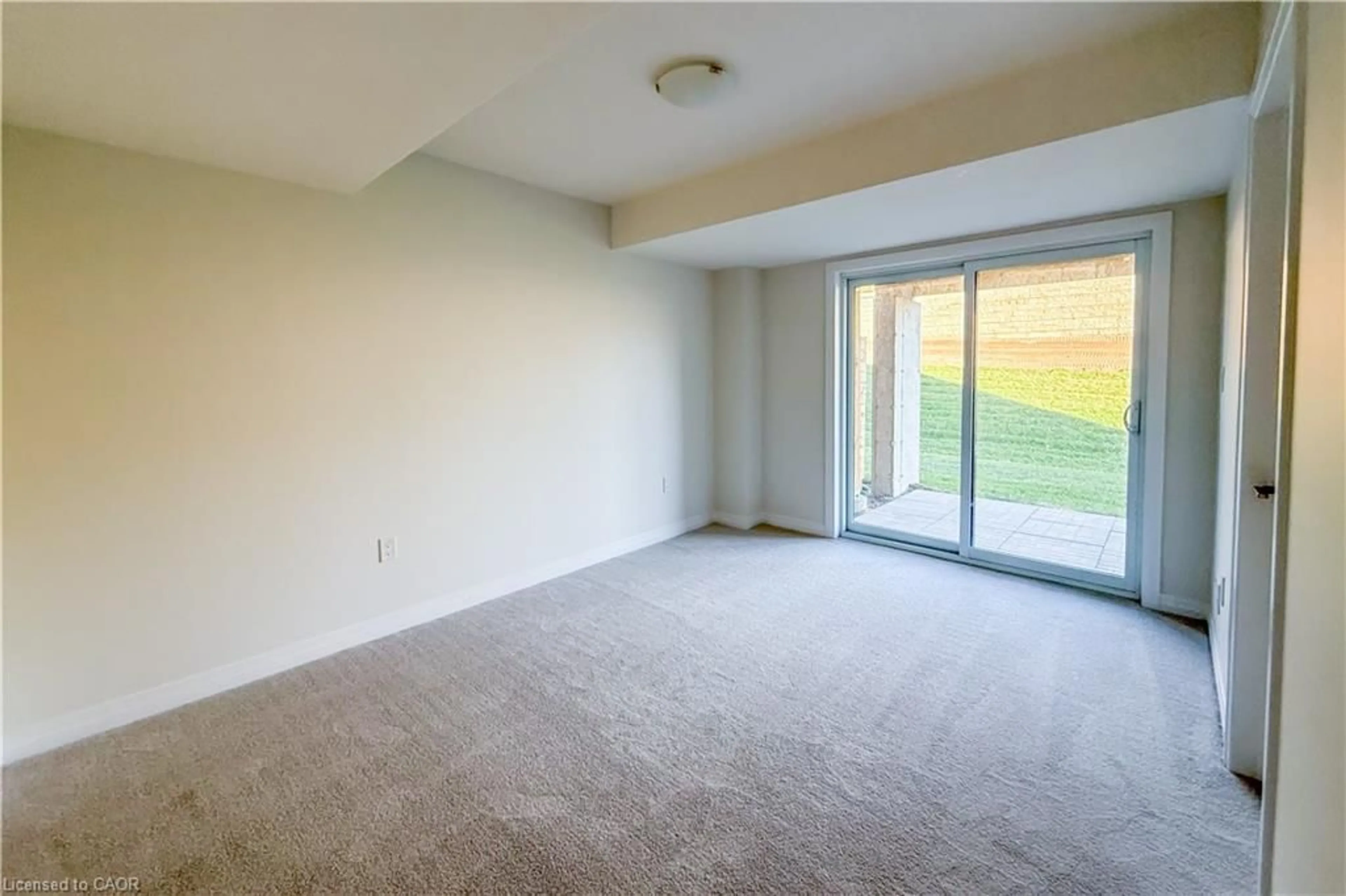 A pic of a room for 15 Urbane Blvd, Kitchener Ontario N2E 0H8