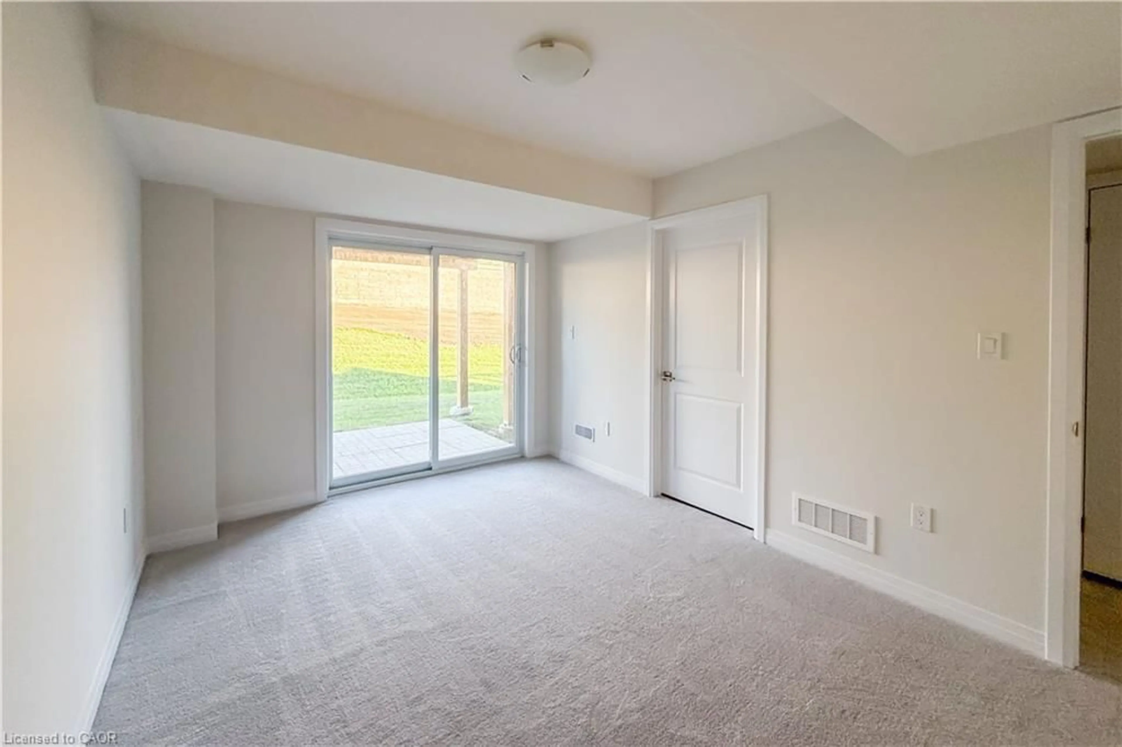 A pic of a room for 15 Urbane Blvd, Kitchener Ontario N2E 0H8