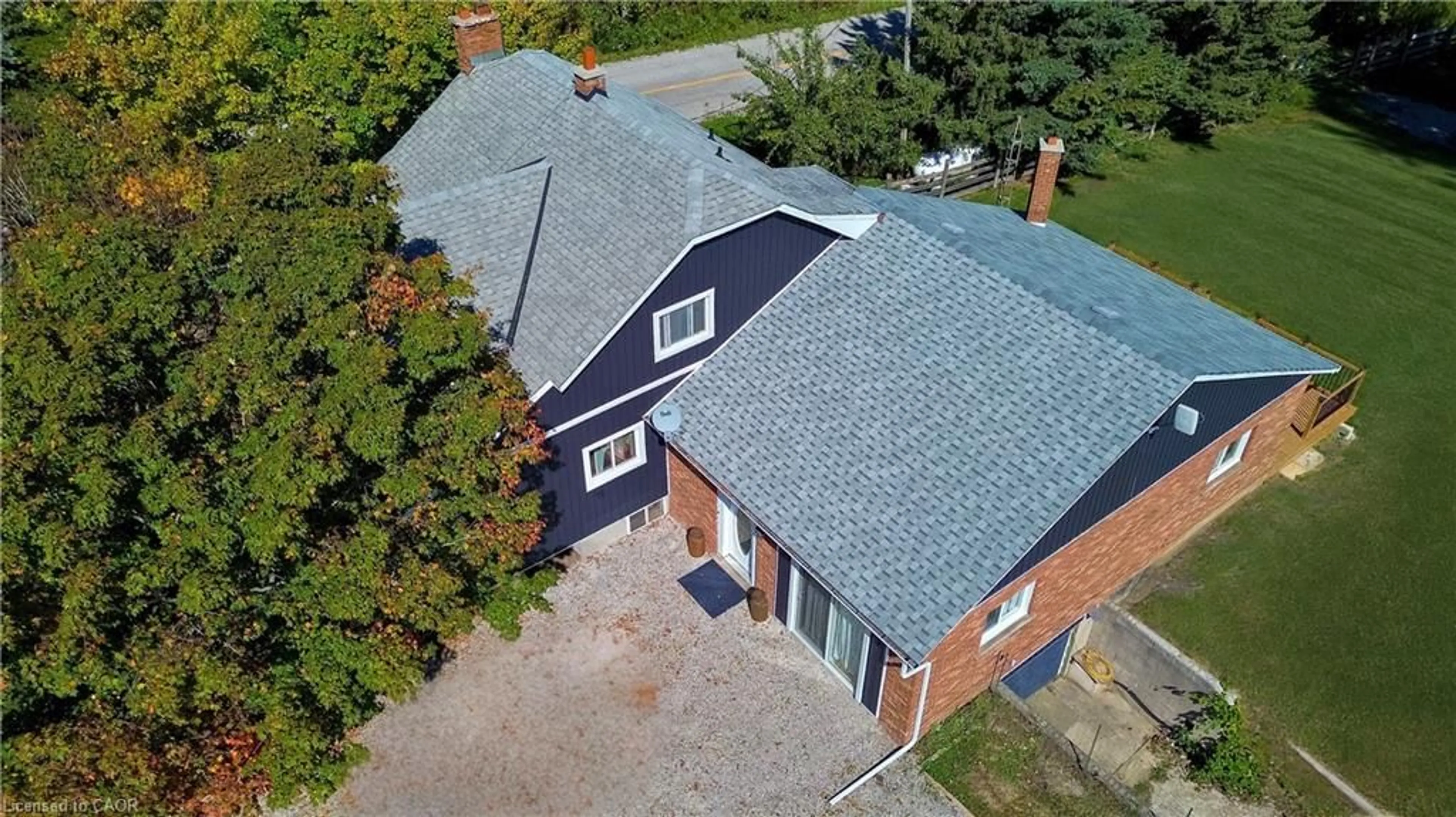 A pic from outside/outdoor area/front of a property/back of a property/a pic from drone, building for 940 Hutchinson Rd, Lowbanks Ontario N0A 1K0